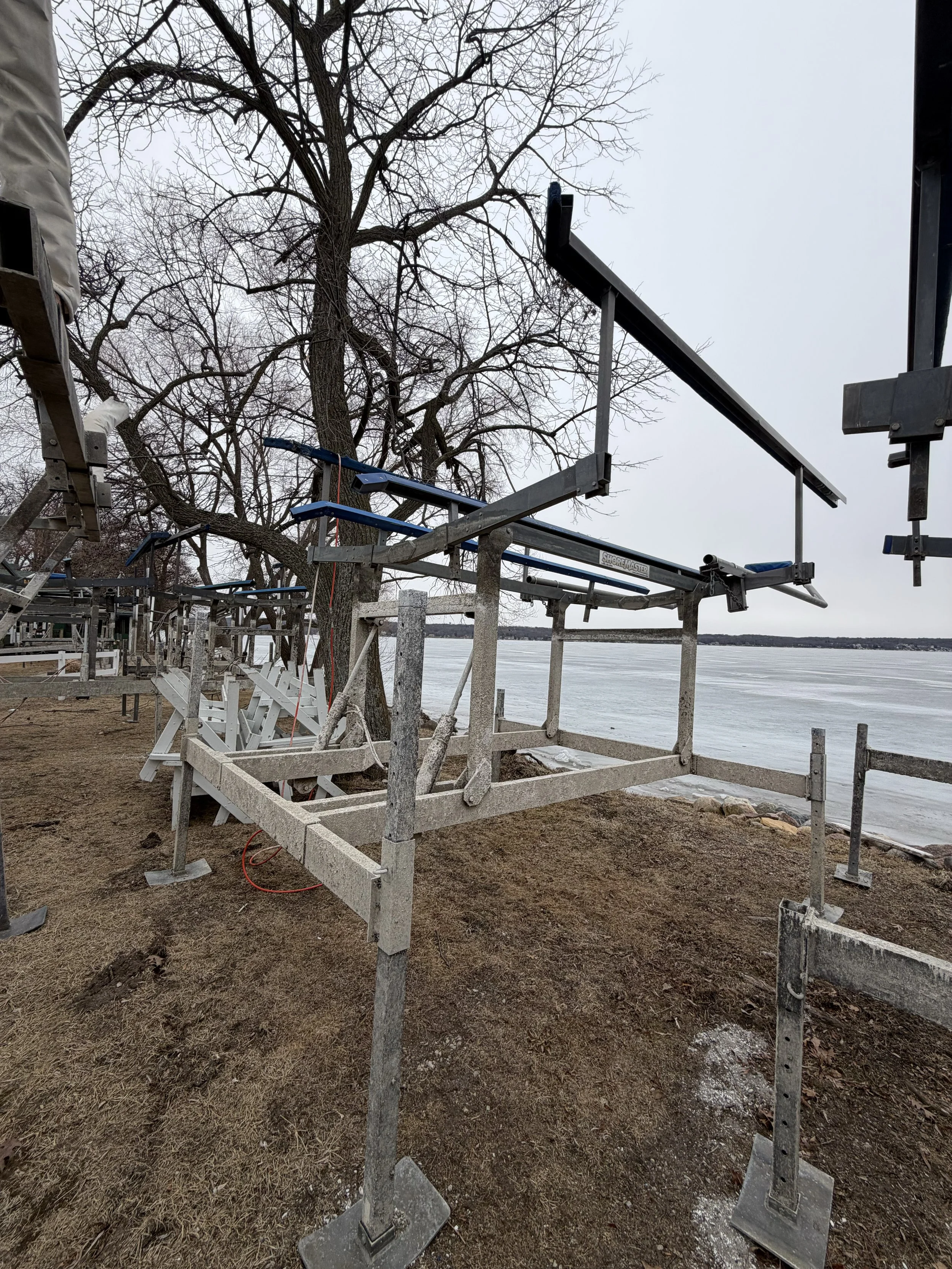 Used ShoreMaster 6,000 lb Hydraulic Boat Lift – 120″ Wide (870-284)