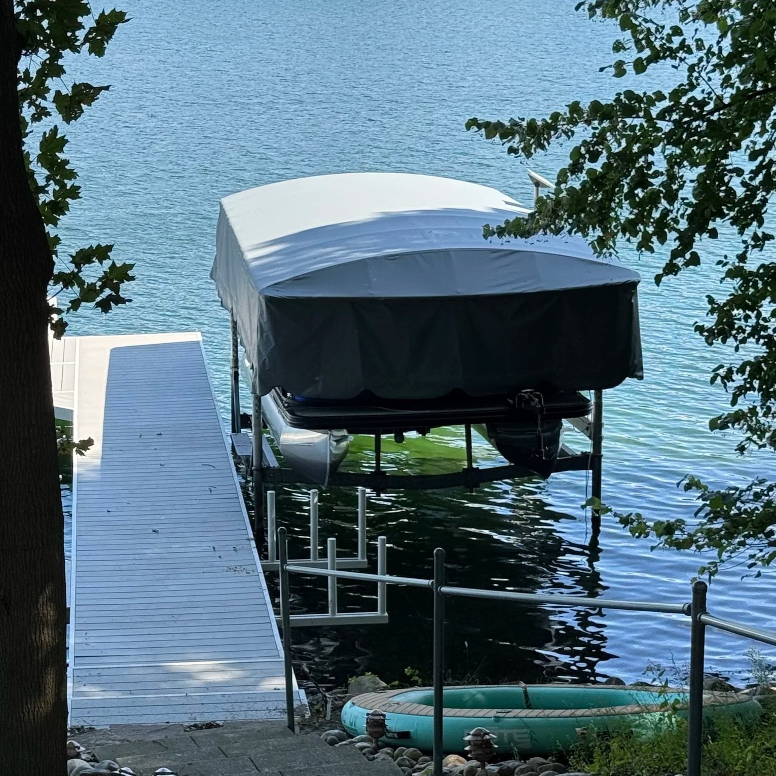 Used ShoreStation Hydraulic Boat Lift – 4,000 lb Capacity with Solar & 24' Canopy (870-237)