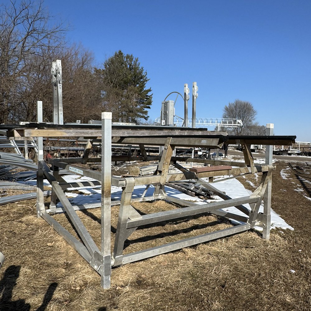 Used Hewitt 3,600lb Vertical Pontoon Lift – 109″ Wide (870-101)