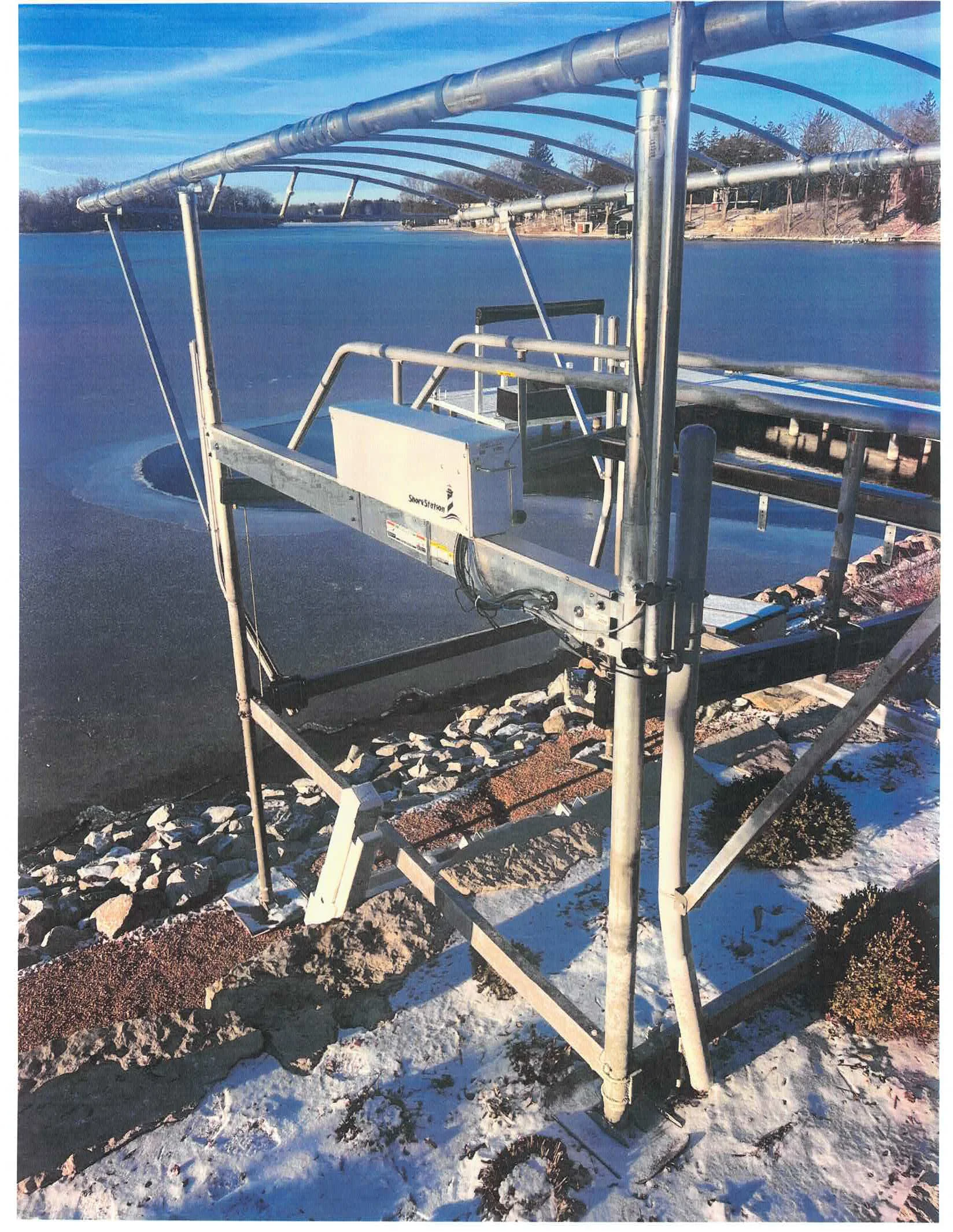 Used ShoreStation 5,000lb Pontoon Lift – 120″ Wide (870-272)