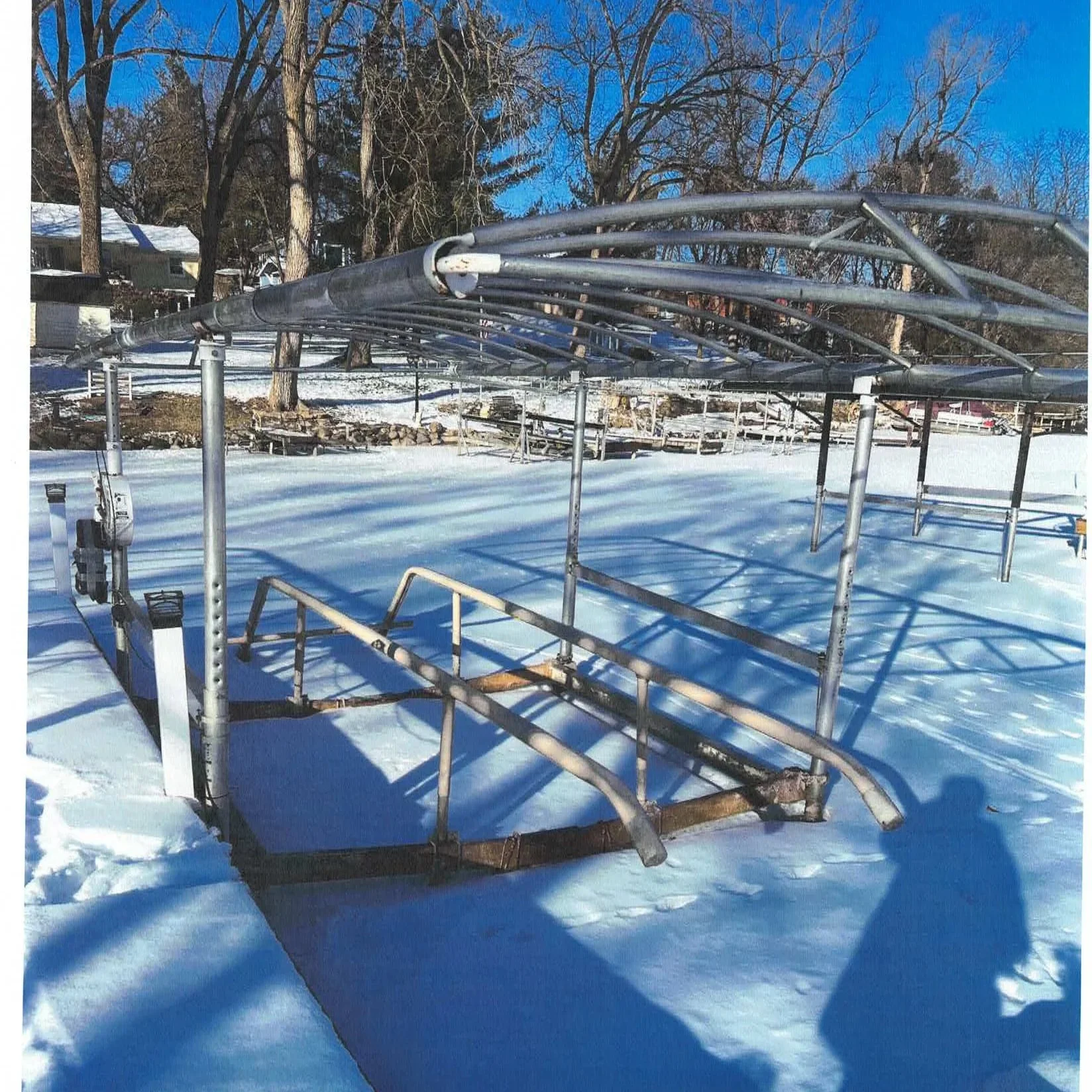 Used ShoreStation 4,000 lb Manual Boat Lift – 120″ Wide (Right Set) (870-285)