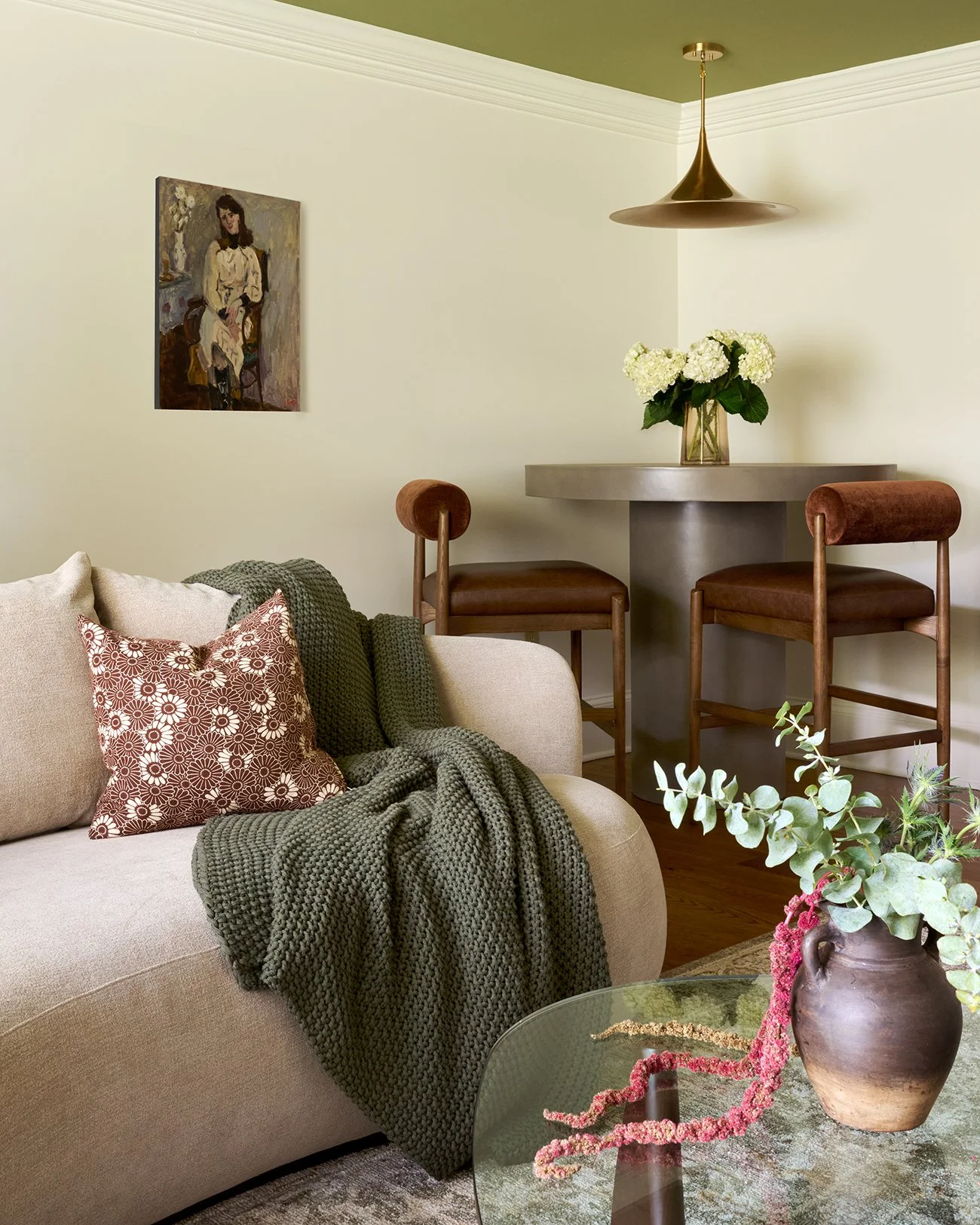 darby_lores_living_05_v2.jpg
