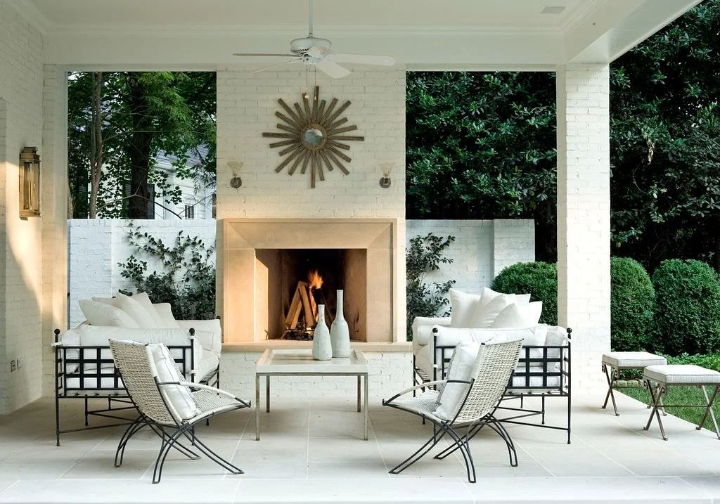 This outdoor space is made for slow mornings and golden afternoons—an ideal spot to savor the season and soak up the last warmth of the sun before the clocks shift. A quiet reminder of the beauty in lingering outside just a little longer!
#