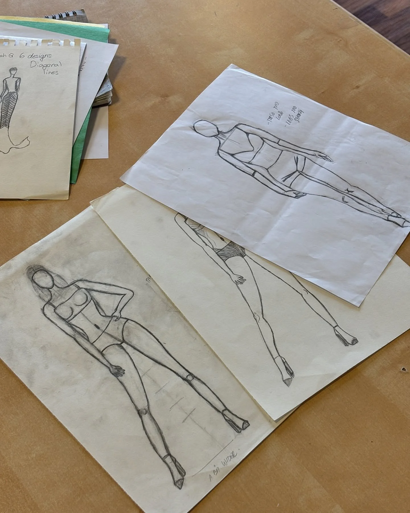 We wanted to give you a look into life this week at the school🔍

Between exams, practicing illustrations and Halloween prep, it&rsquo;s a busy time for our students!✏️