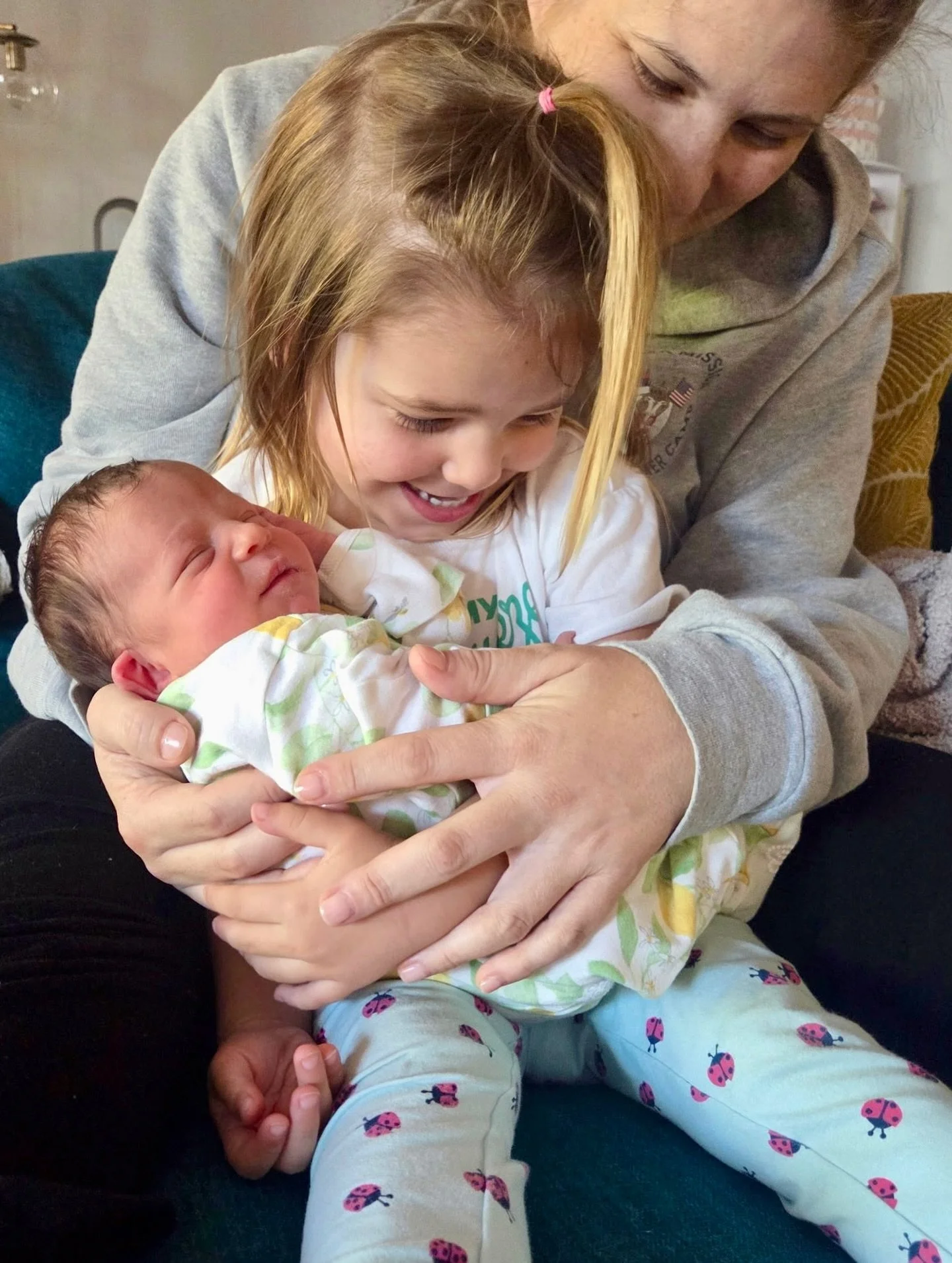 Krstina&rsquo;s little cuties: Zoe with her little sis Tea 🥹❤️ happy belated Mother&rsquo;s Day to all of our Colin Wellness mamas &amp; moms everywhere!!! We love you! 🩷💐 #colinwellness #obgyn #mother #mothersday