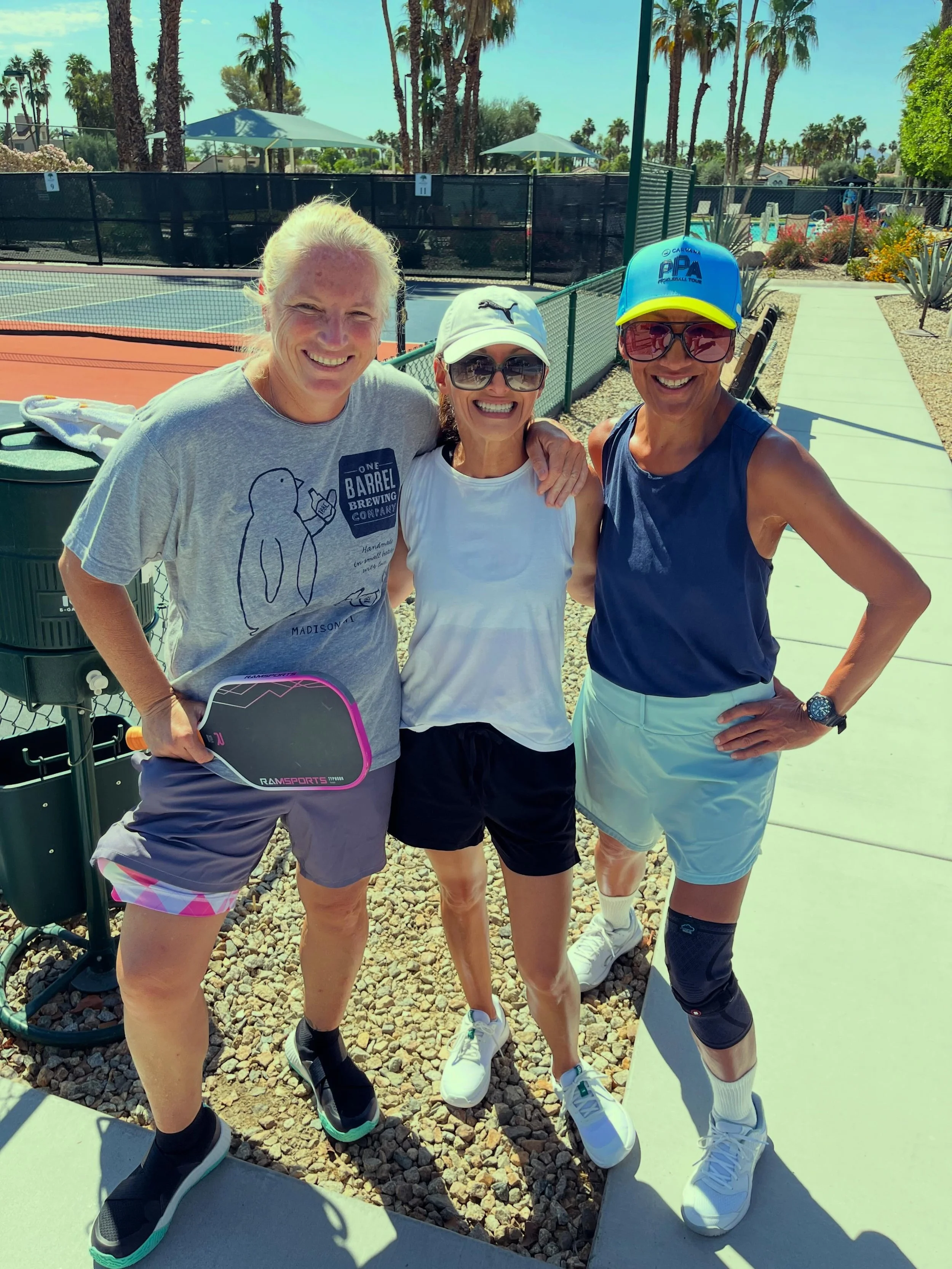Worlds #1 ranked Senior Champion Pro, Lee Whitwell, was here after coming off her two GOLD 🥇🥇wins at the APP Sacramento Open. She&rsquo;s terrific and shared some special tips with Yvonne and me. 💚🤩