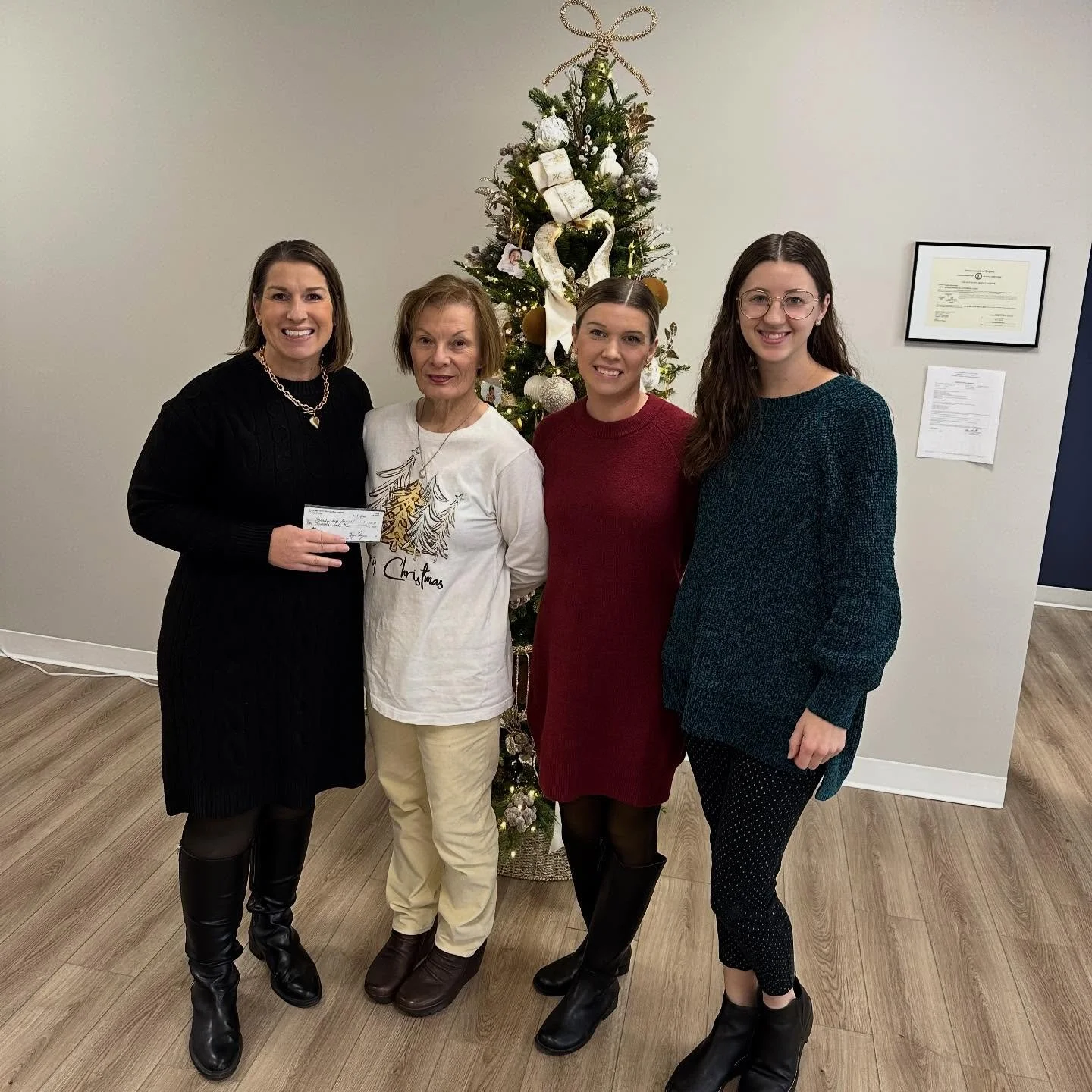 Thank you so much @kimbra0630 for stopping by today and bringing FLS a donation from the Heart of Virginia Quilt Show and Sale! We loved being a part of this event last month and are so thankful for this generous donation 🤍
