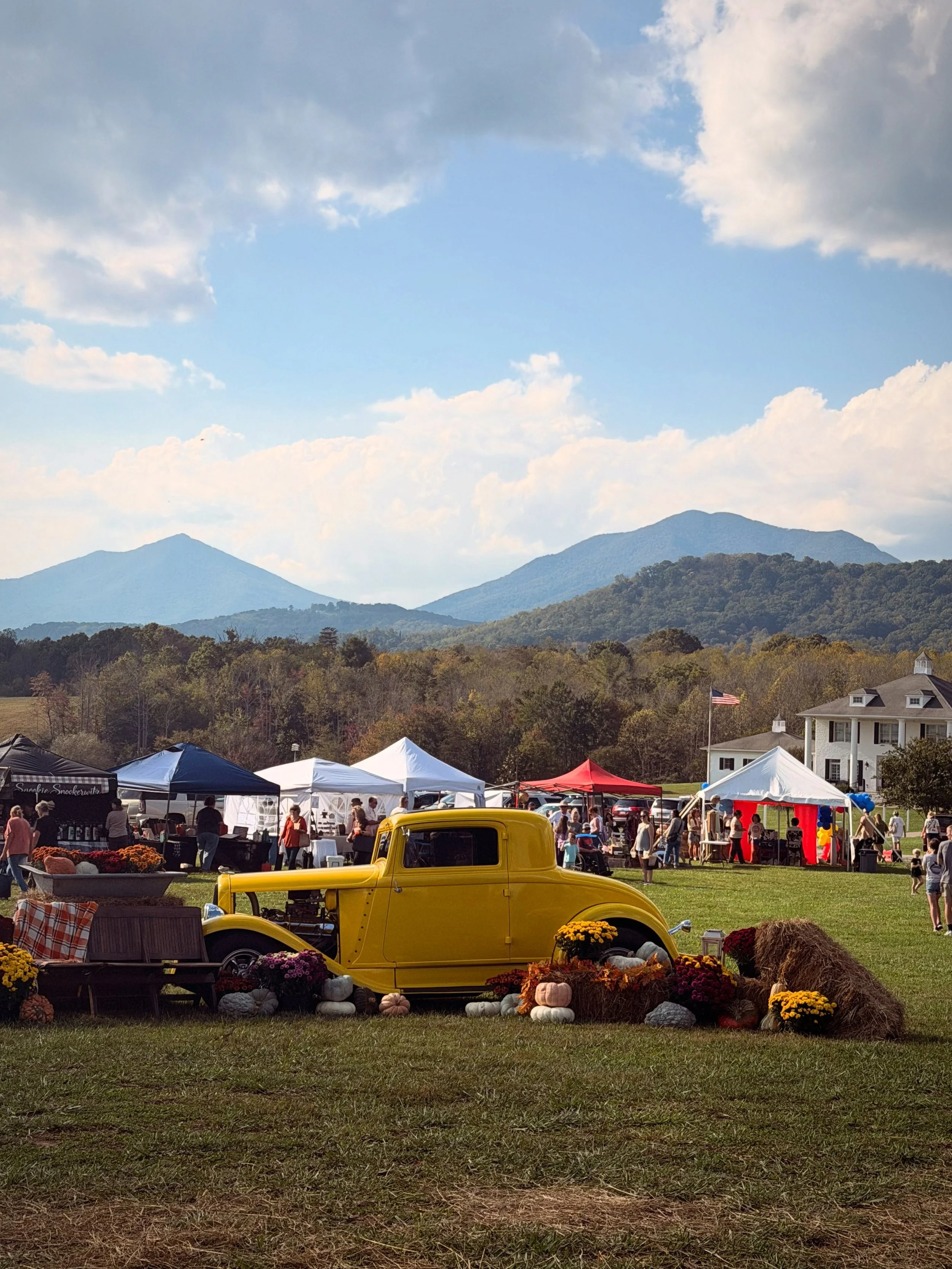Need a family fun activity tomorrow? Head to the Mountain View Vintage Market in Bedford - an event that has given back to our agency for a decade! Here is everything you need to know before you arrive:

⌚️ When: Saturday, Oct 17 (10 AM - 4 PM) 
🎟️ 