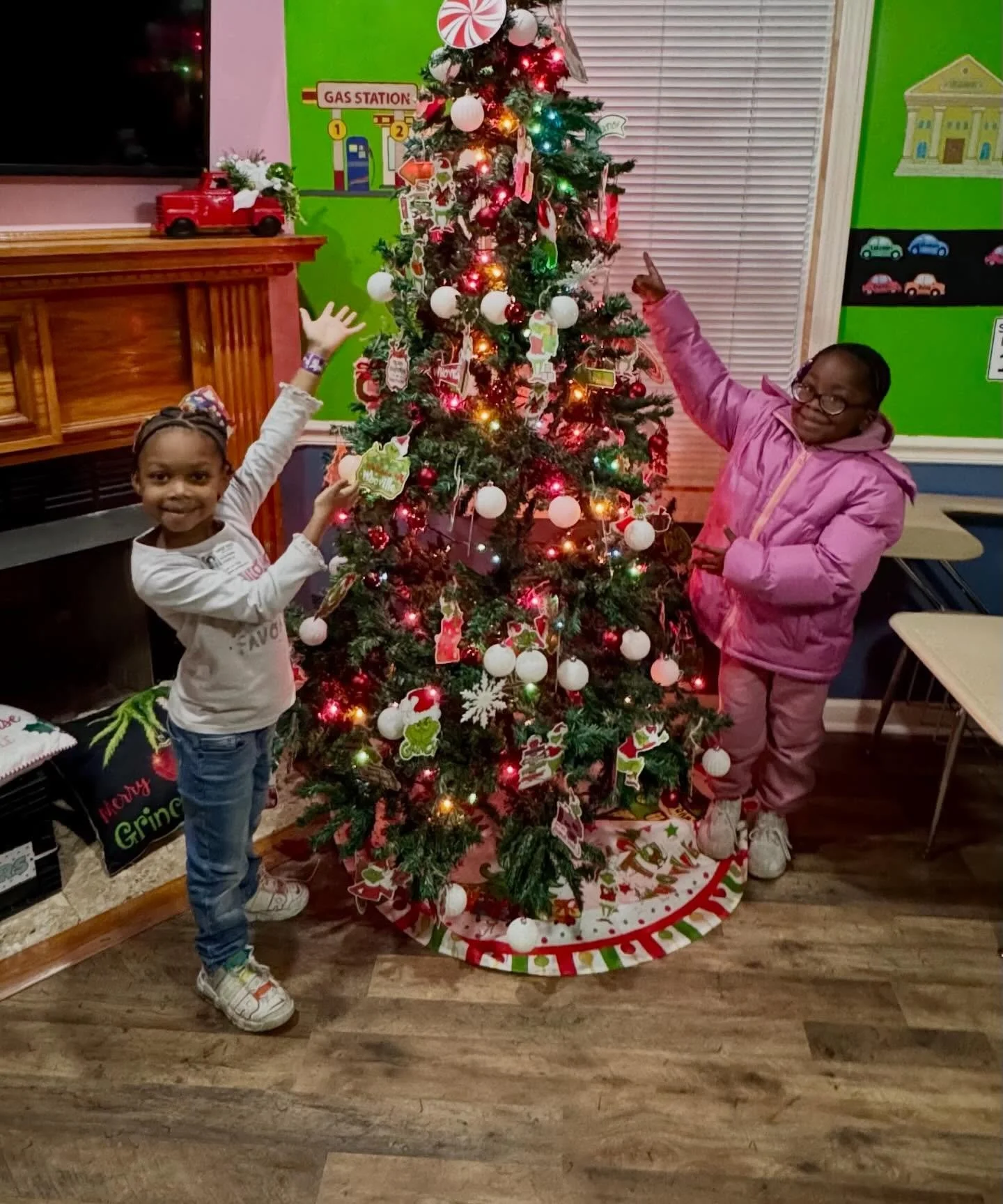 We are ready for Santa! 🎅🏽