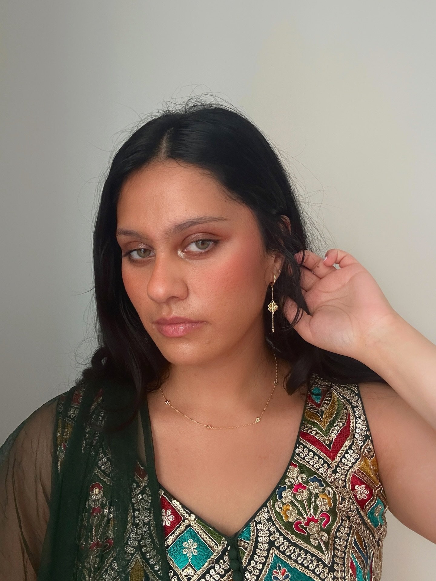 Perfect pair 🌸 shop on my website! 

#smallbusiness #desi #earrings #necklace #indian