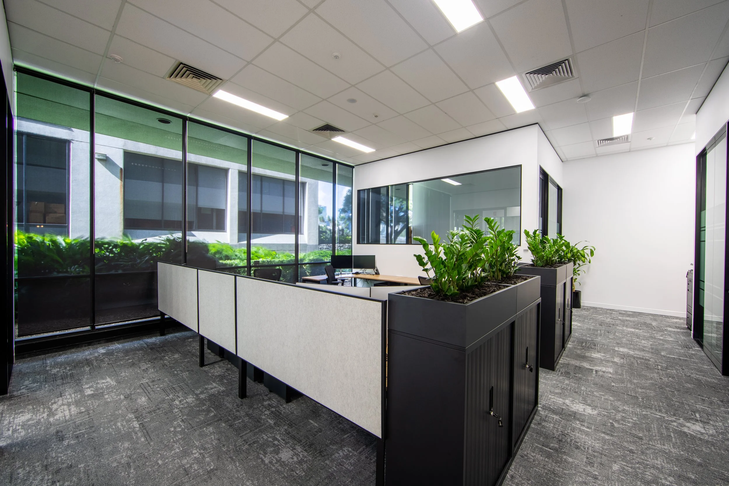 Copper Mountain Mining Office Fitout | Open-Plan Workplace Design Brisbane

This Copper Mountain Mining office fitout showcases a contemporary open-plan workplace designed to support collaboration and workplace functionality. The space incorporates e