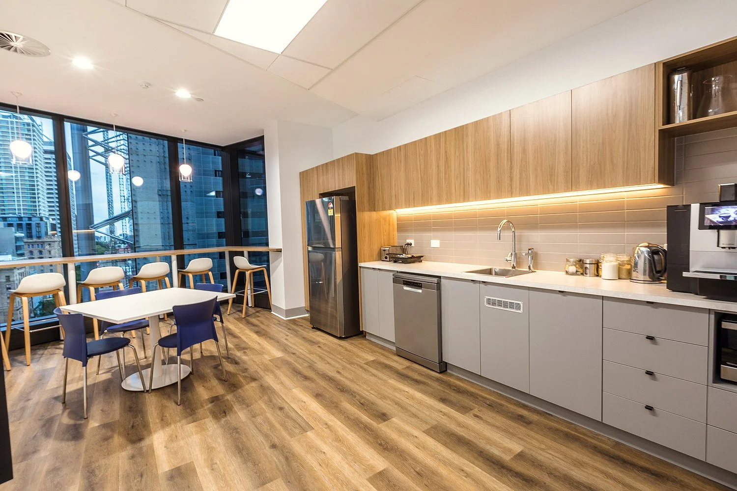 Tucker & Cowen Office Fitout | Workplace Kitchen Design Brisbane

This Tucker & Cowen office fitout features a contemporary workplace kitchen designed to support connection, collaboration, and everyday workplace functionality. Custom timber cabinetry