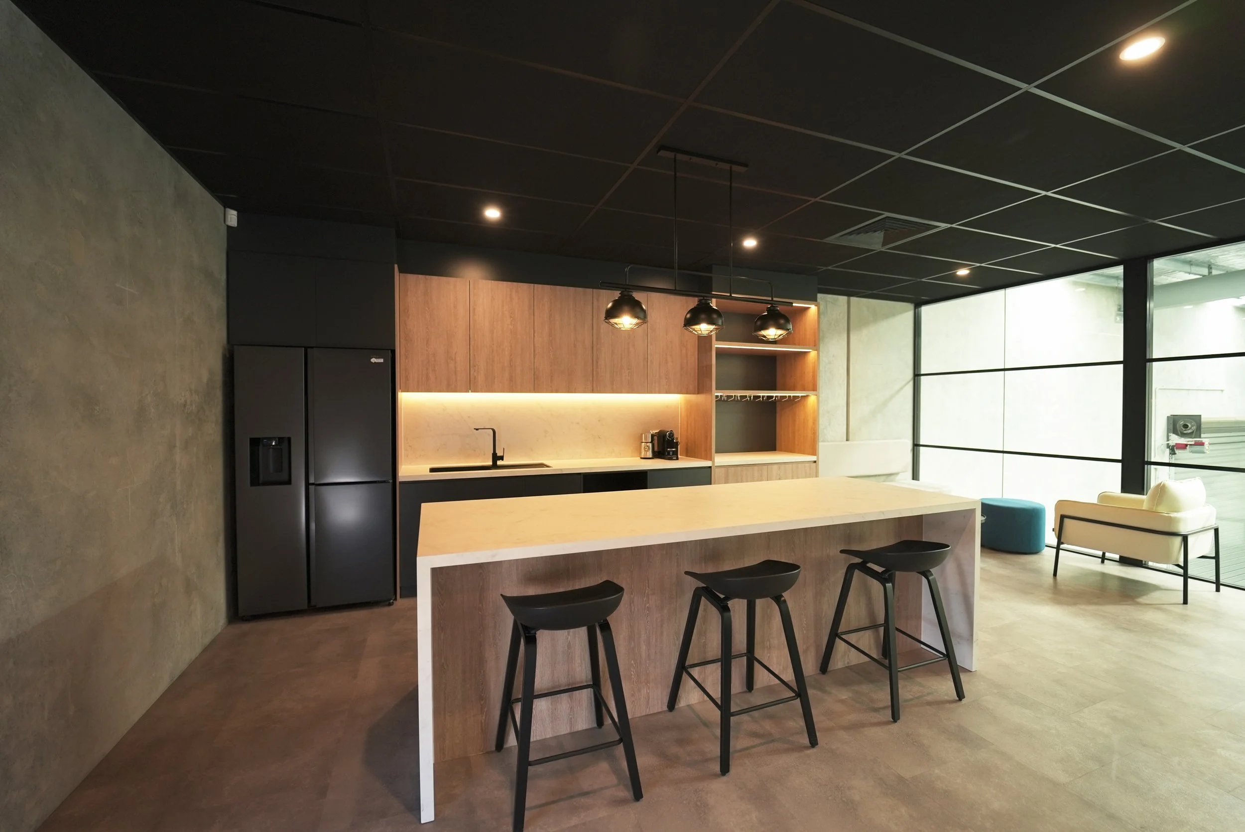 Innovync Office & Warehouse Fitout | Industrial Workplace Kitchen Design Brisbane 

This Innovync office and warehouse fitout features a contemporary industrial-style workplace kitchen designed for everyday functionality and staff amenities. The spac