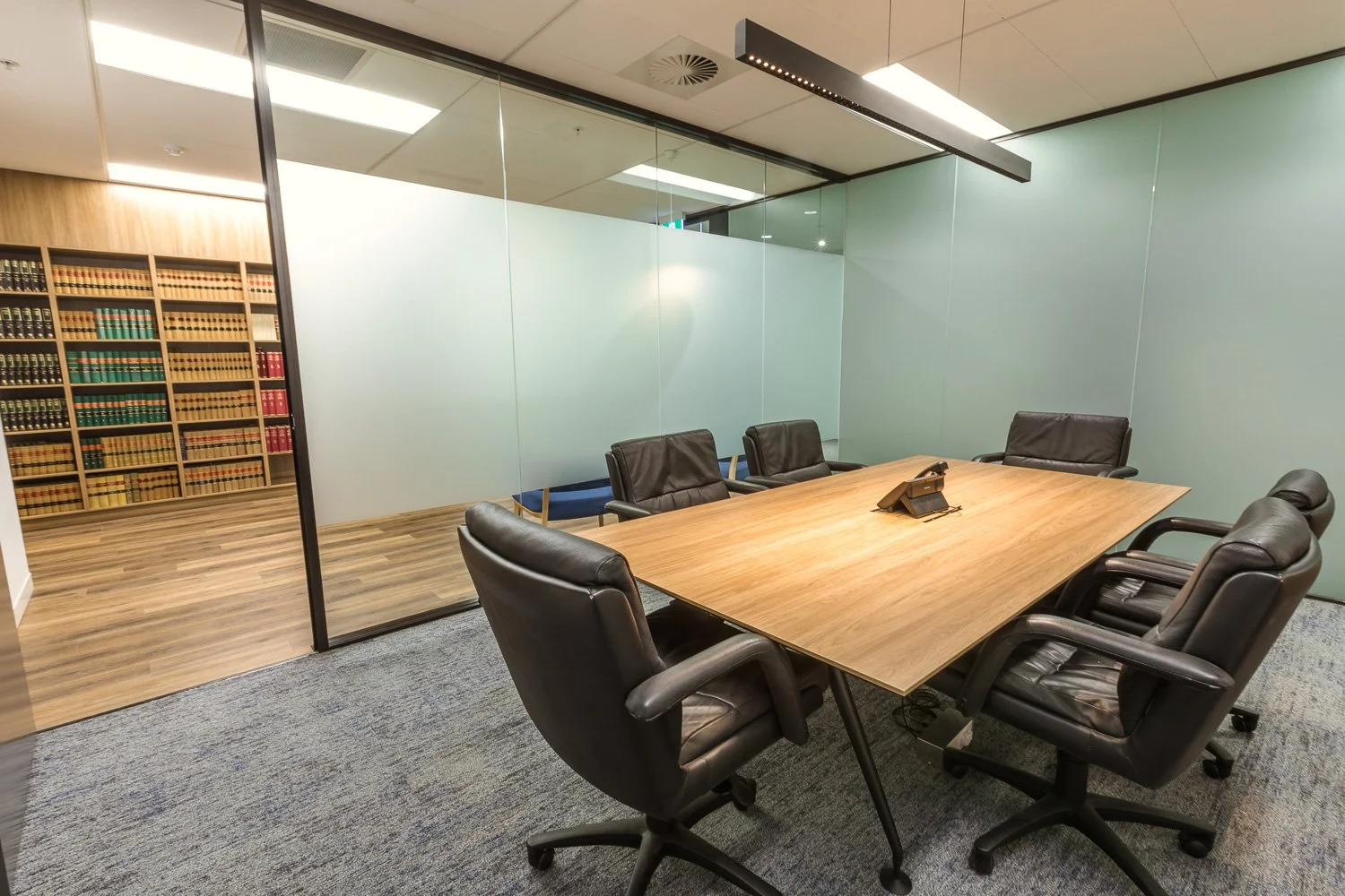 Tucker & Cowen Office Fitout | Executive Boardroom Design Brisbane

This Tucker & Cowen office fitout features a contemporary executive boardroom designed to support client meetings, presentations, and workplace collaboration. The space incorporates 