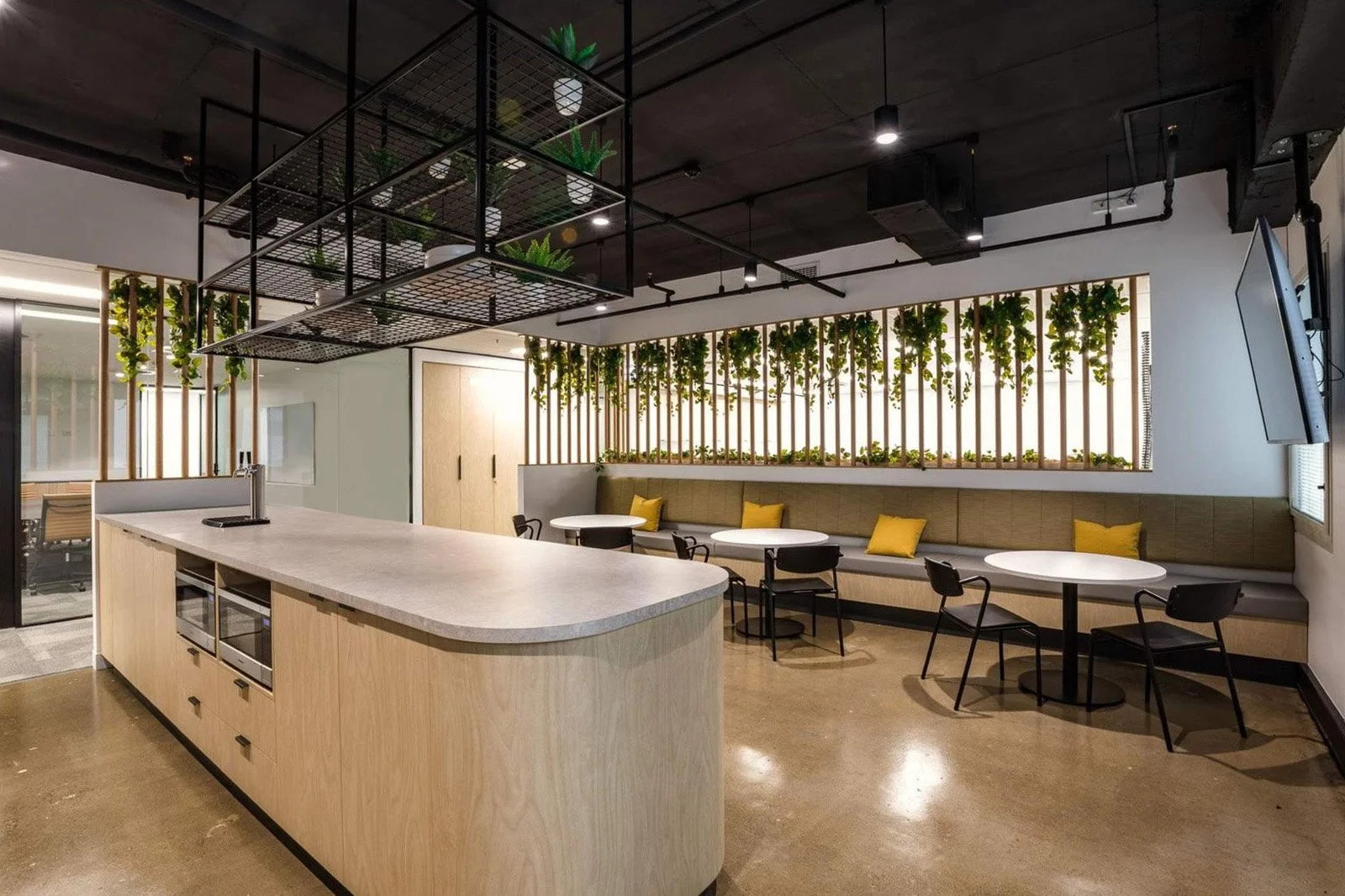 Premise Office Fitout | Workplace Kitchen & Breakout Space Design Brisbane

This Premise office fitout features a contemporary workplace kitchen and breakout space designed to encourage connection, collaboration, and workplace interaction. The space 