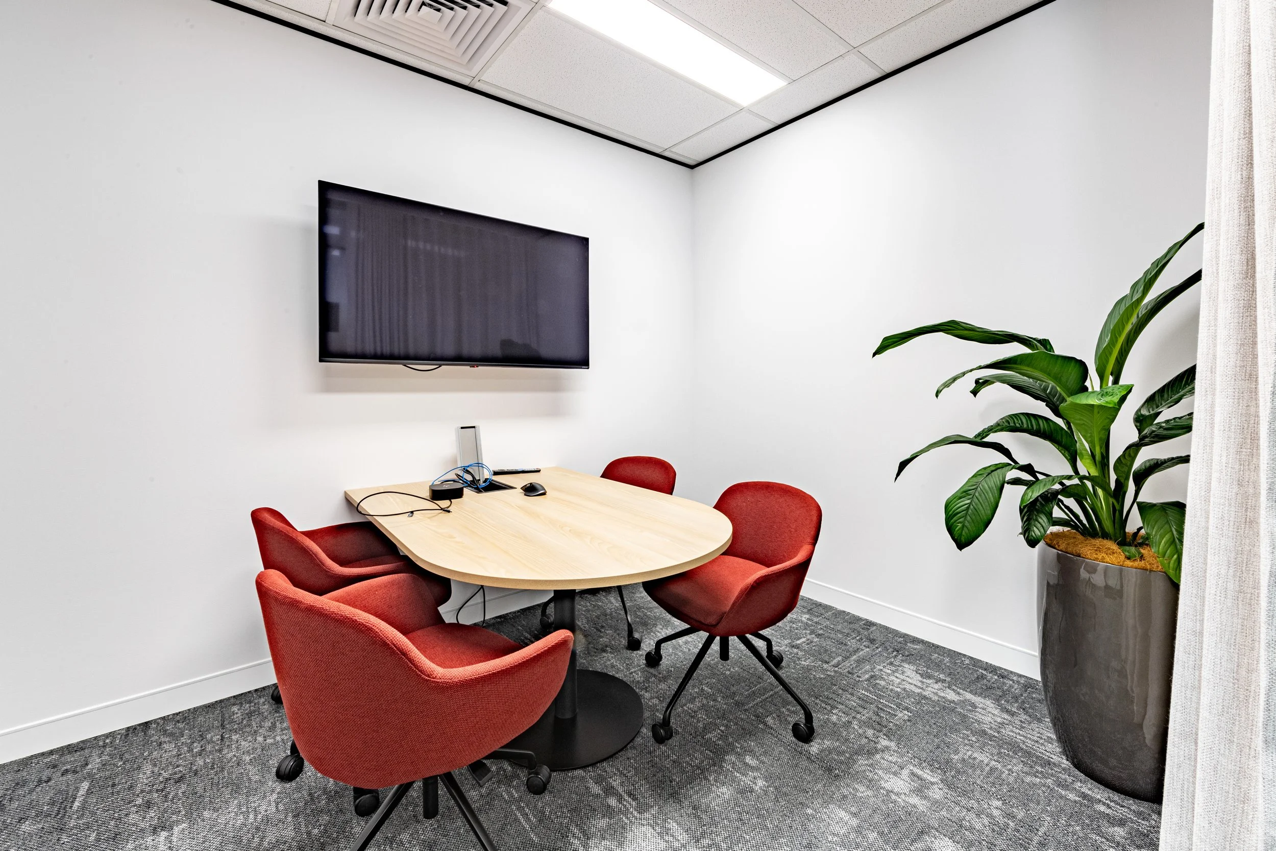 Alstom Office Fitout | Small Meeting Room & Workplace Collaboration Space Brisbane

This Alstom office fitout features a contemporary small meeting room designed to support collaboration, focused discussions, and team engagement. The space incorporat