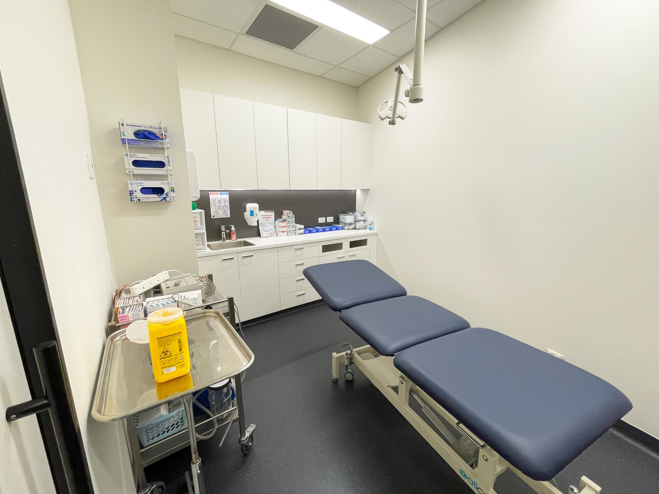 SmartClinic Pullenvale | Medical Consultation Room Design | Commercial Healthcare Fitout Brisbane

This consultation room at SmartClinics Pullenvale features a contemporary healthcare fitout designed to support efficient clinical practice and patient