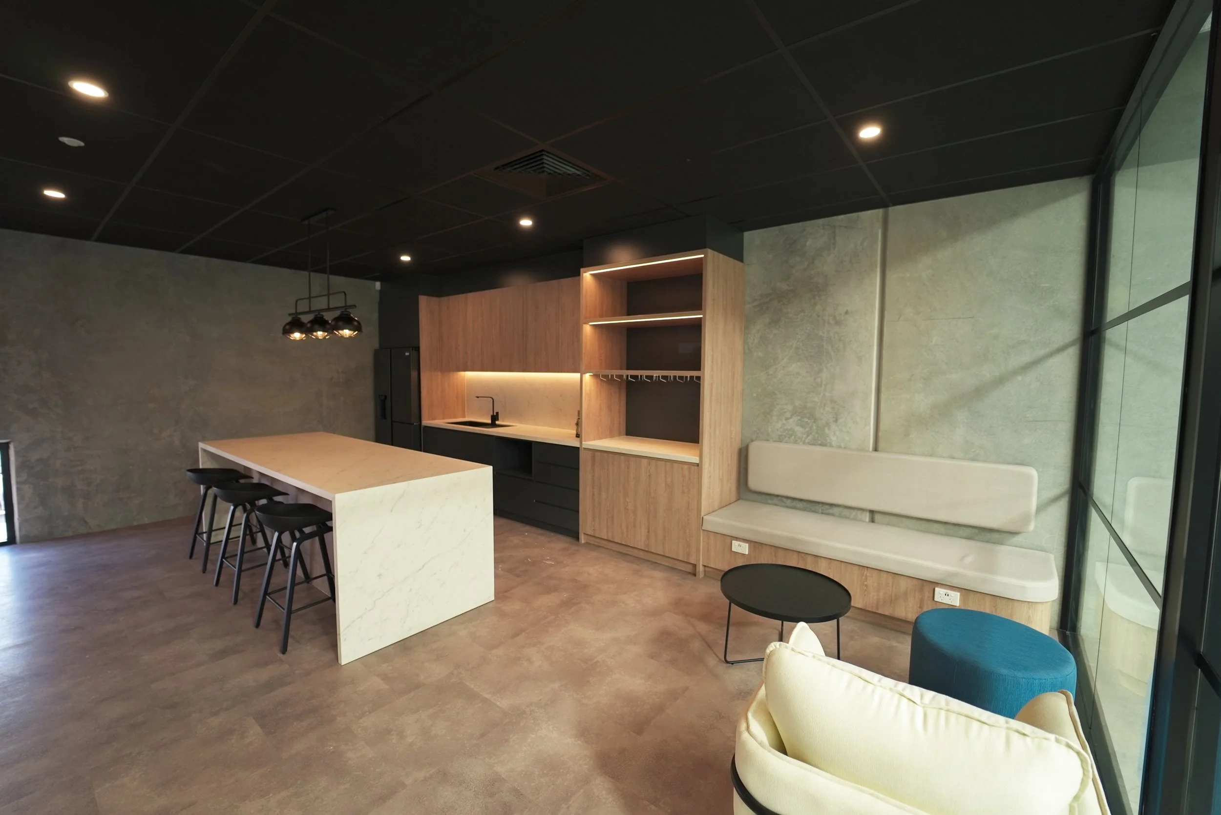 Innovync Office & Warehouse Fitout | Workplace Kitchen & Breakout Space Design Brisbane

This Innovync office and warehouse fitout features a contemporary workplace kitchen and breakout space designed to support everyday workplace functionality and s