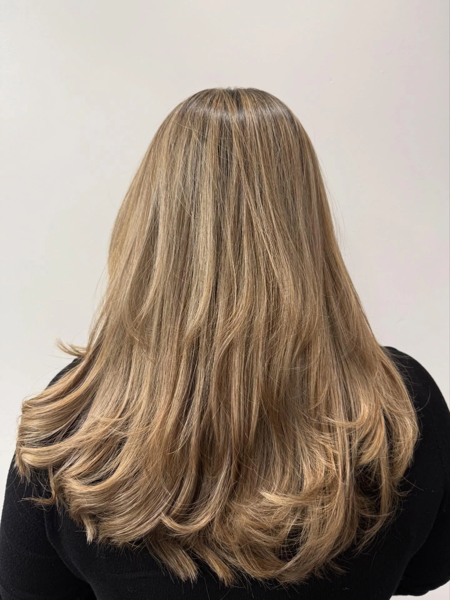 Beige blonde highlight &amp; face framing hair cut 
.
.
. 
#vancouverhairstylist  #vancouverhairsalon #vancouverhairdresser