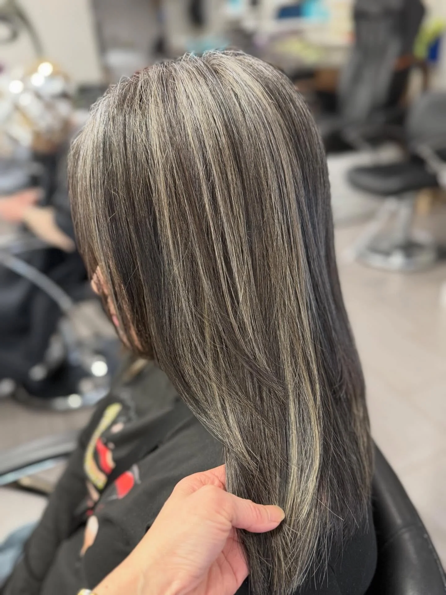 Grey hair don't care , lets it grow out 
.
.
.
#vancouverhairstylist  #vancouverhairsalon  #yvrhair  #yvrhairstylist  #greyhairdontcare