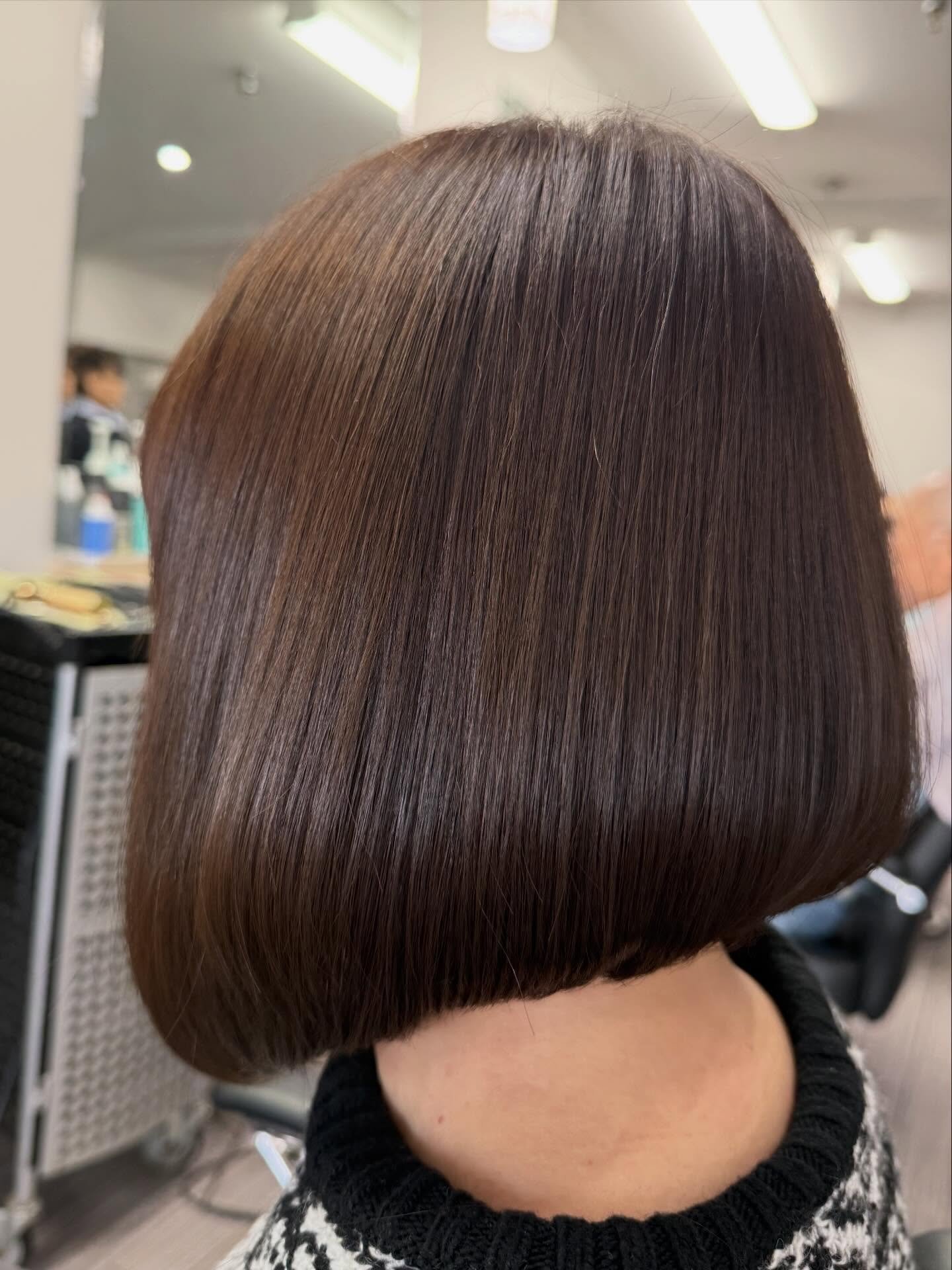 Chocolate brown colour with new hair cut style 
.
.
.
#vancouverhairstylist  #vancouverhair #vancouverhairsalon  #yvrhair  #yvrhairstylist