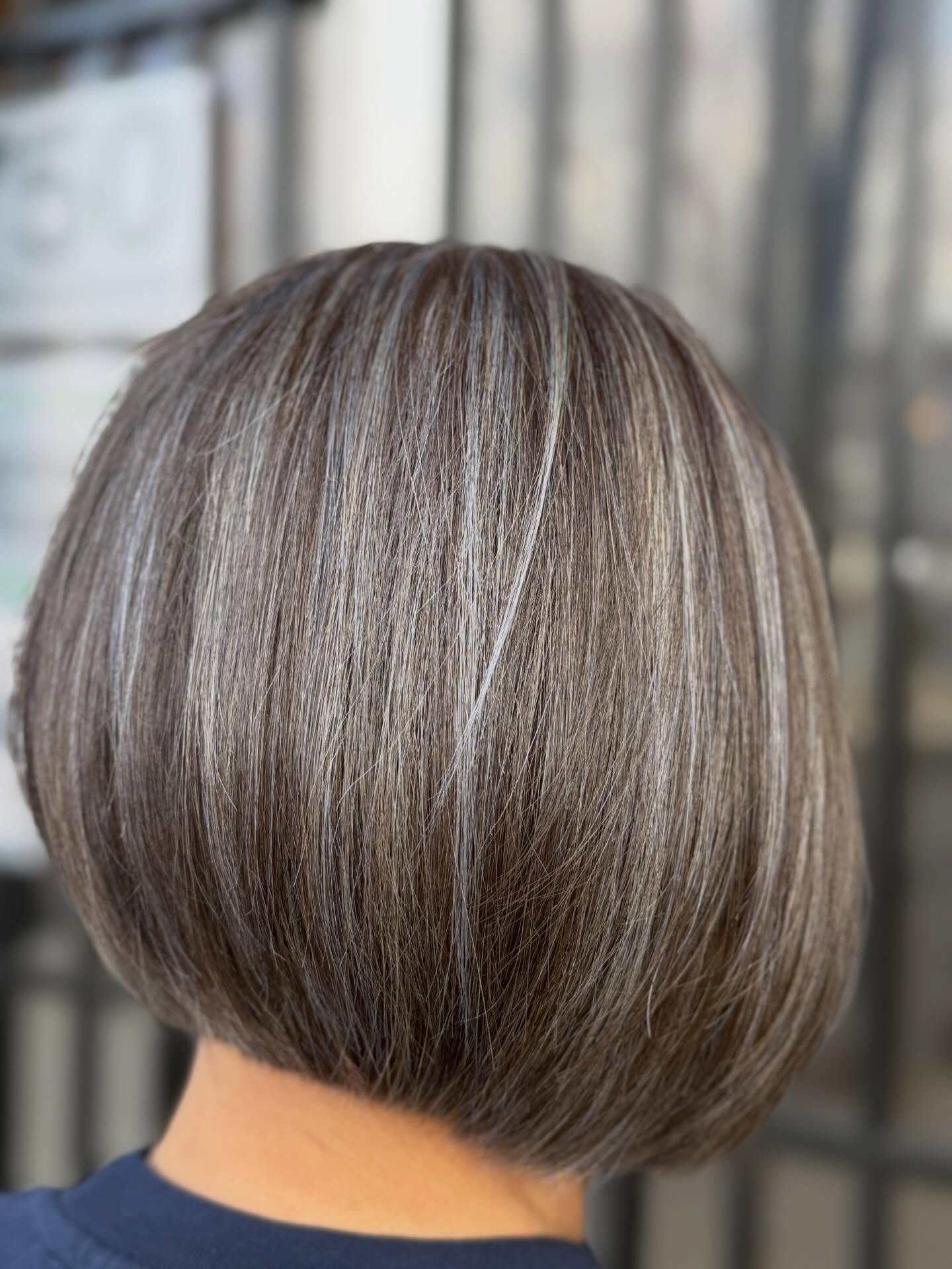 Beautiful silver blonde highlights with dark ash brown colour🍀💇&zwj;♀️

#yvrhairstylist #ashblonde #silverhair #hairtransformation #vancouverhairstylist