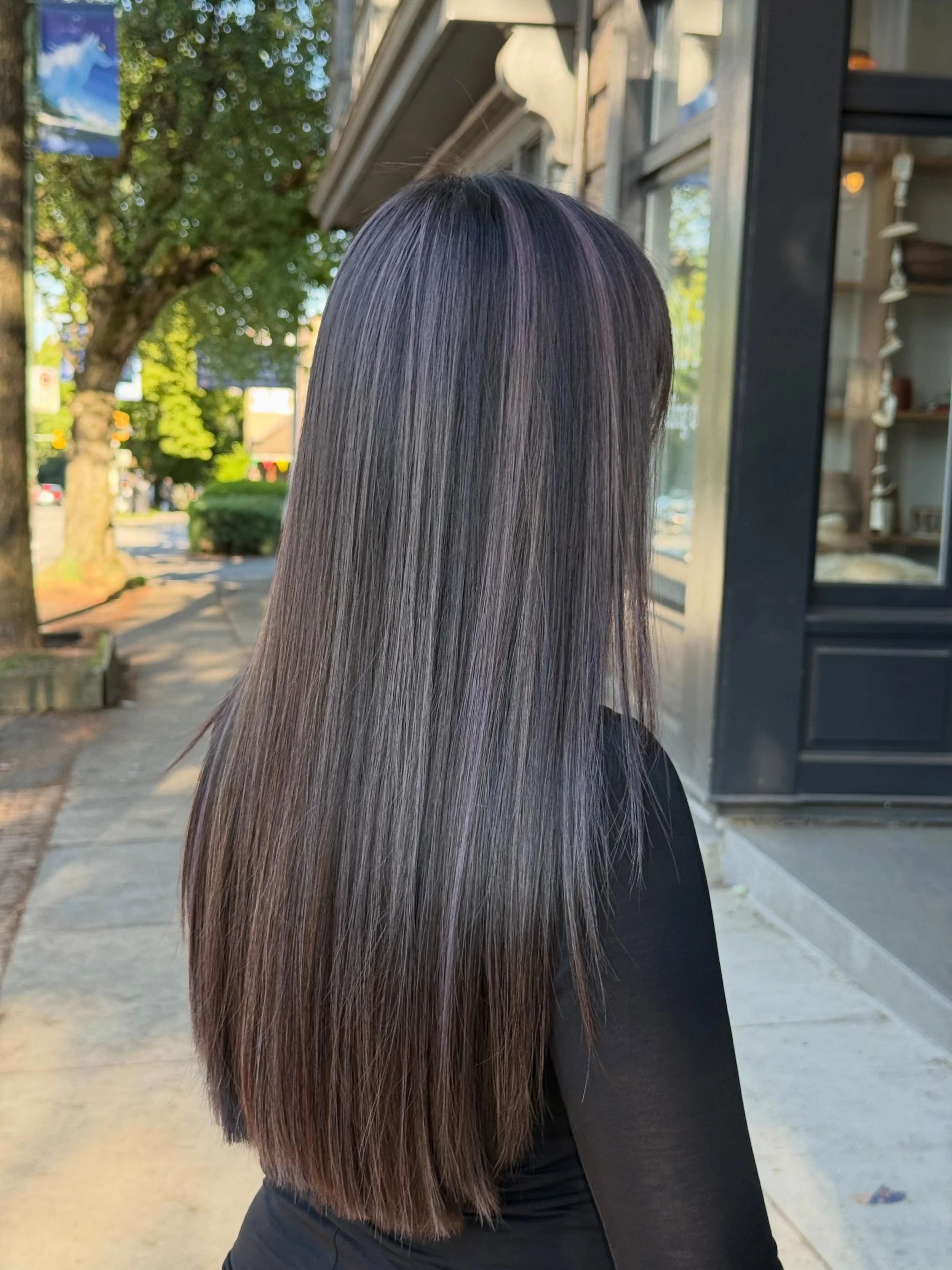 Soft look for Ash grey highlight mix with some lilac color💕
.
.
.
#vancouversalon  #vancouverhairstylist  #hairgoals  #highlights #hairtransformation