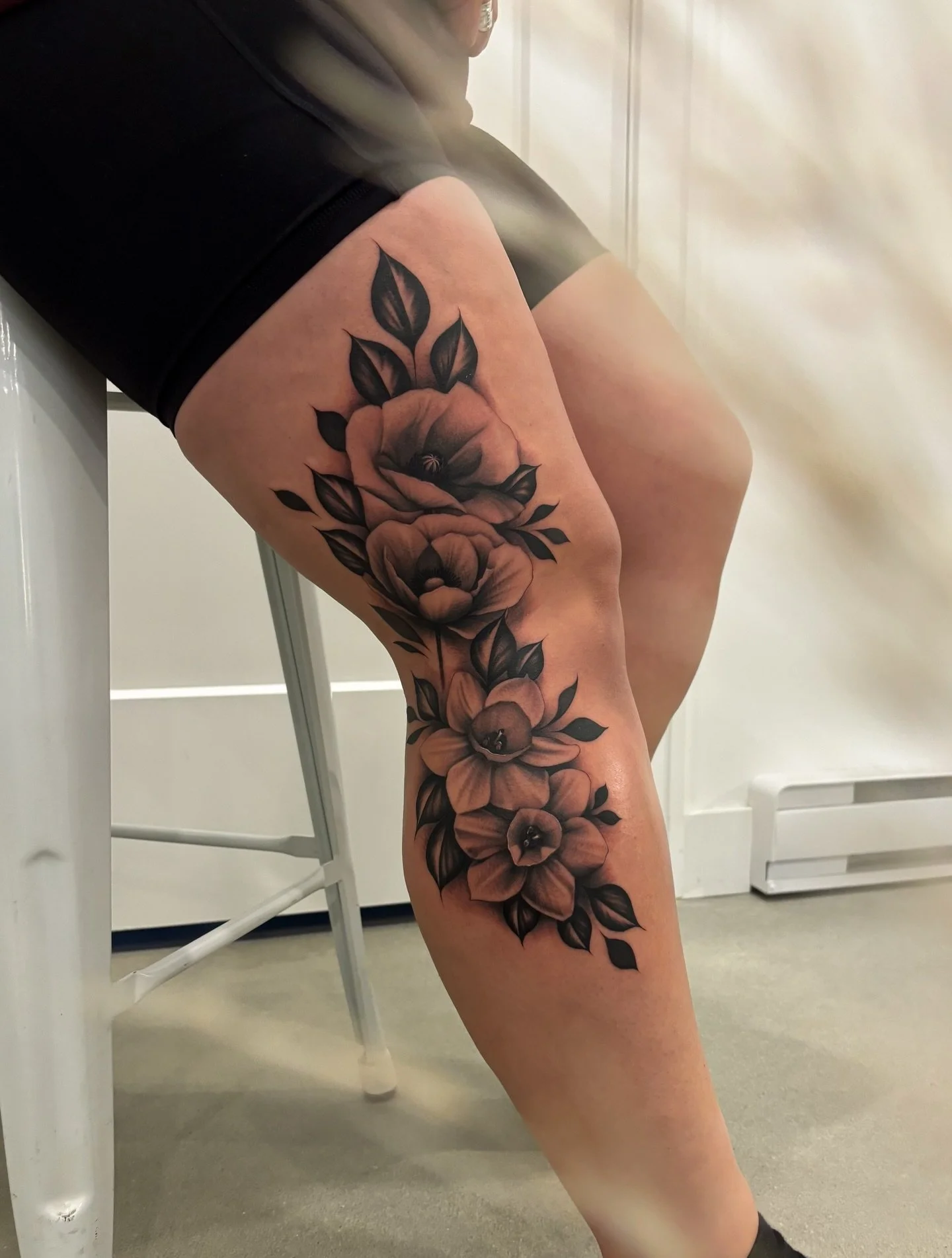 POV: this is what your girl means when she says she wants flowers for Valentines Day 👀🌹💘

#floraltattoo #floraltattoos #fraservalleytattoo #chilliwacktattoo #chilliwacktattooartist