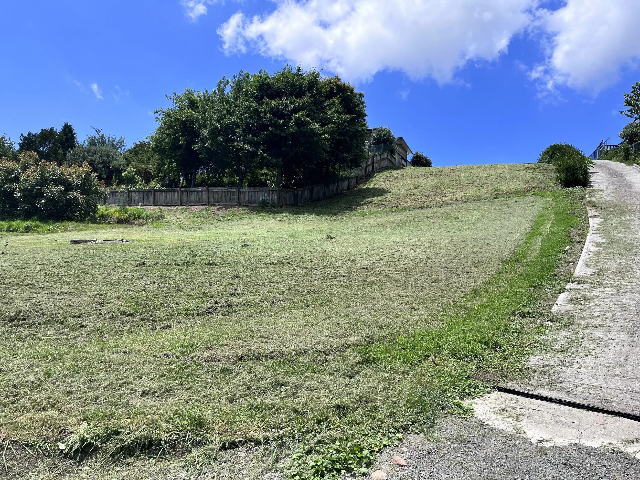 GRazer NZ- Steep bank mowing residential