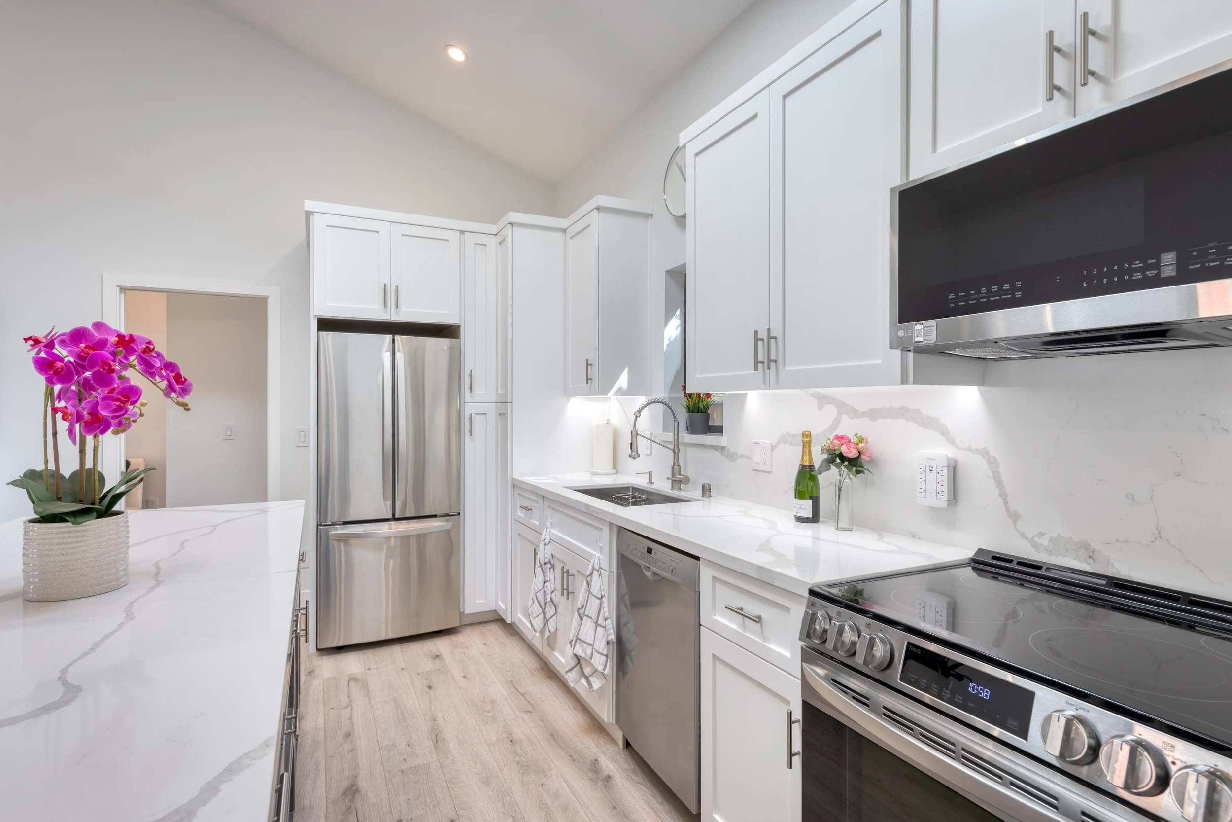 664c0418af98ed662a1e0cf7_Bay-Kitchen-2-2.jpg