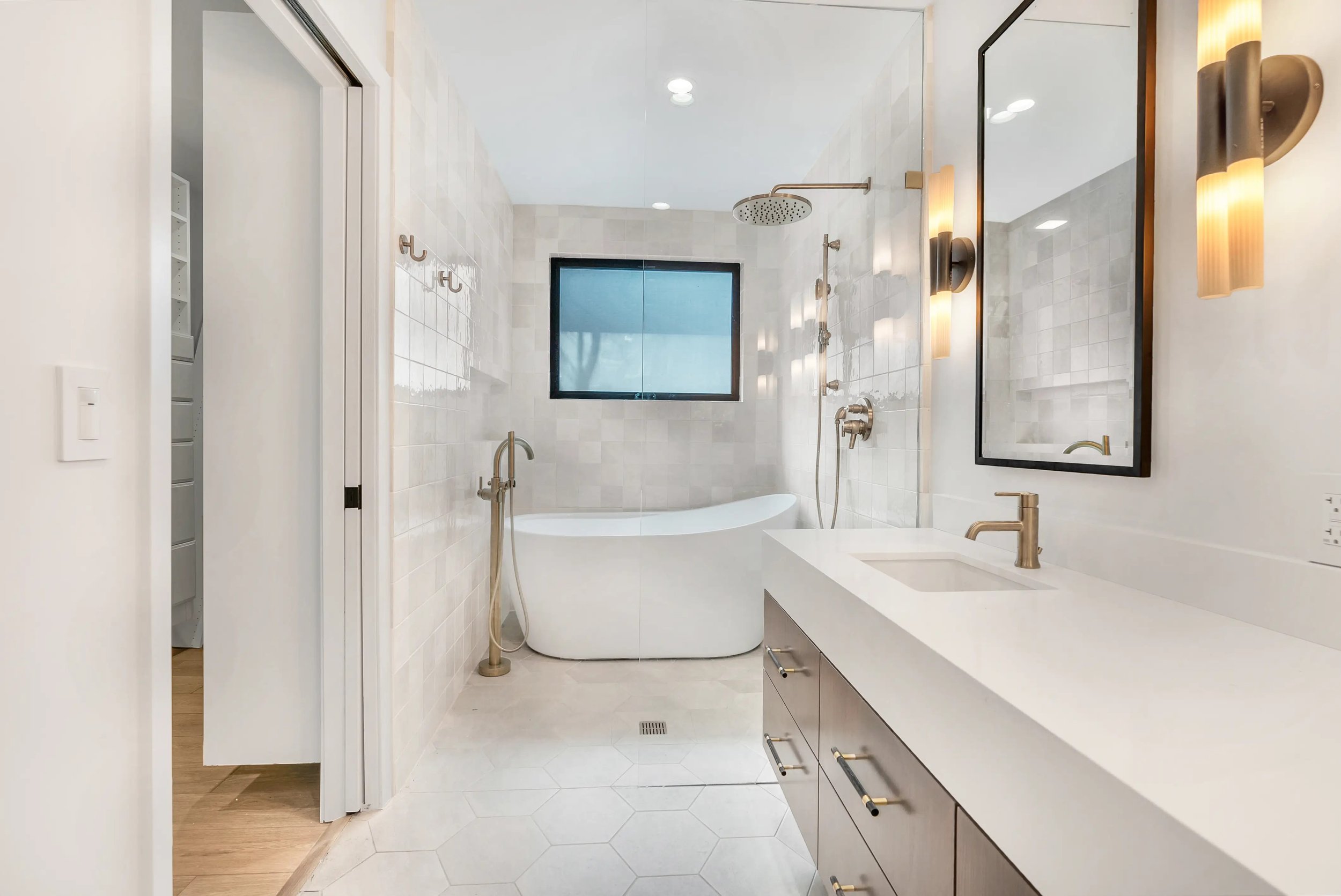 664c090857275bb63a0a4fcb_Bay-Bathroom-1-2.jpg