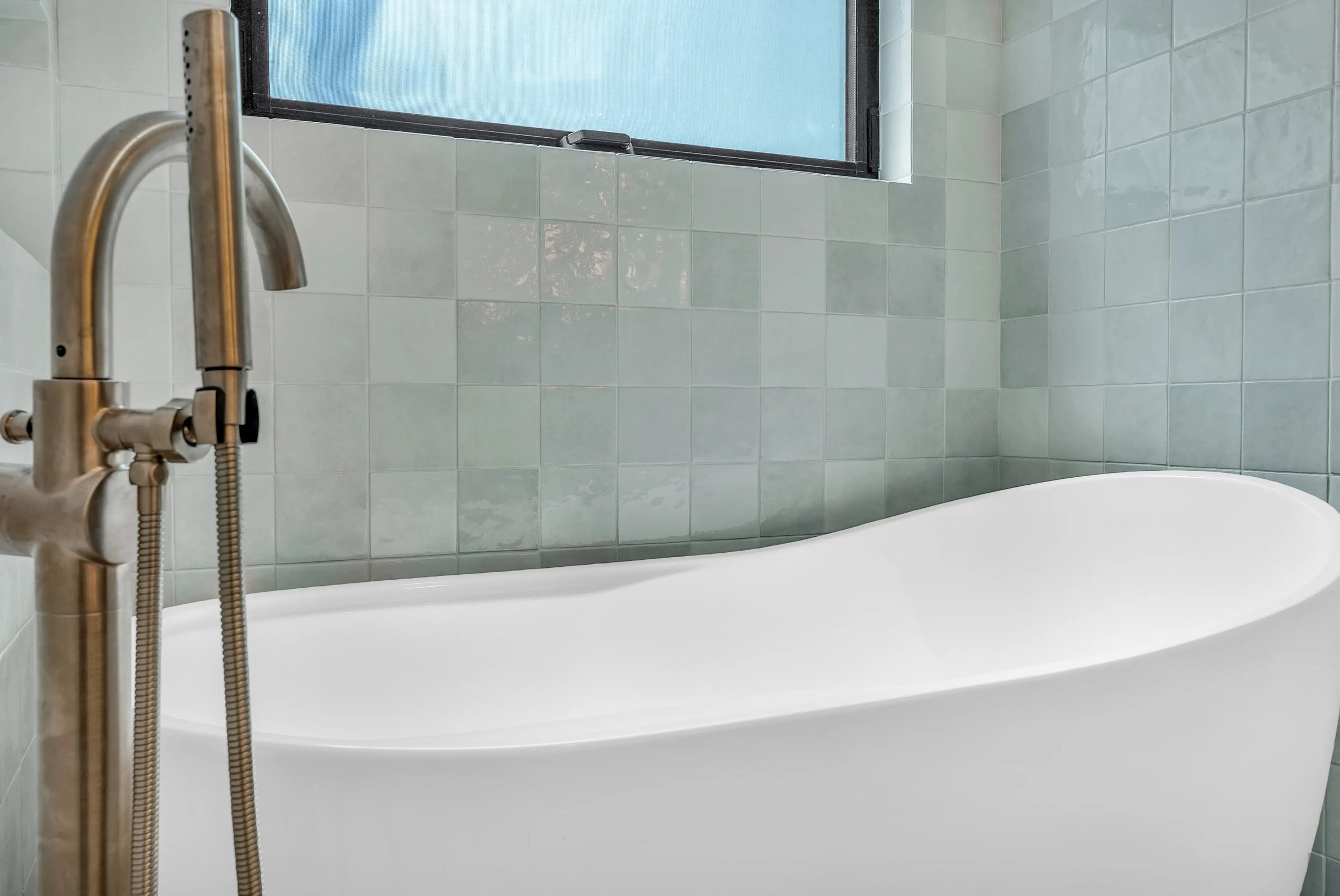 664c04f22b4f370d59a0c3c4_Bay-Bathroom-1-4.jpg