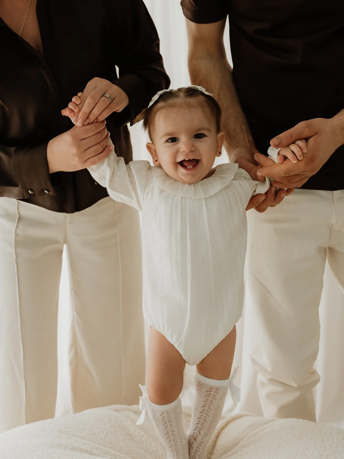 This little girl has just turned one! Serena requested a cosy, natural first birthday shoot for gorgeous Hillary. She was a pleasure from beginning to end, so smiley and happy!
