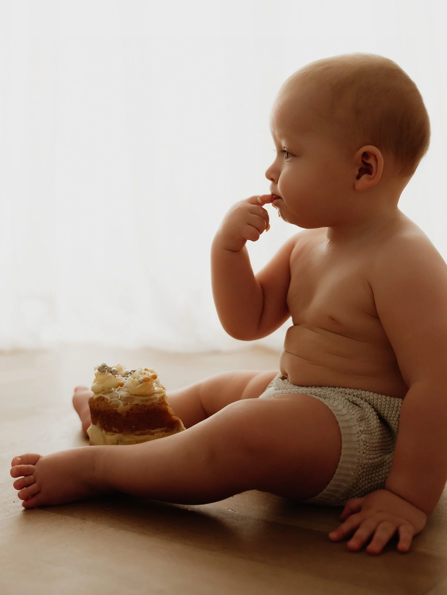 I&rsquo;m very delayed posting this one, but here&rsquo;s Sammy absolutely smashing (literally!) his first birthday cake smash. His little belly might be my favourite this ever! Sammy might be my most photographed baby - I&rsquo;ll do a little recap 