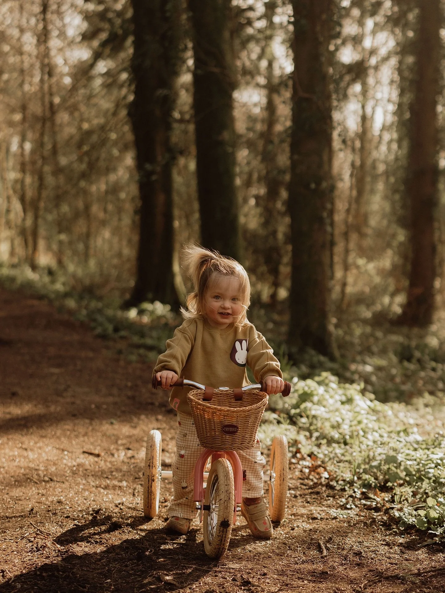 *Personality Led Shoots* 

Once little ones get to walking age, the studio isn&rsquo;t the most fun place for them to be. They don&rsquo;t want to sit still, they want to run around and explore. Instead, for this age I love doing outdoor shoots where