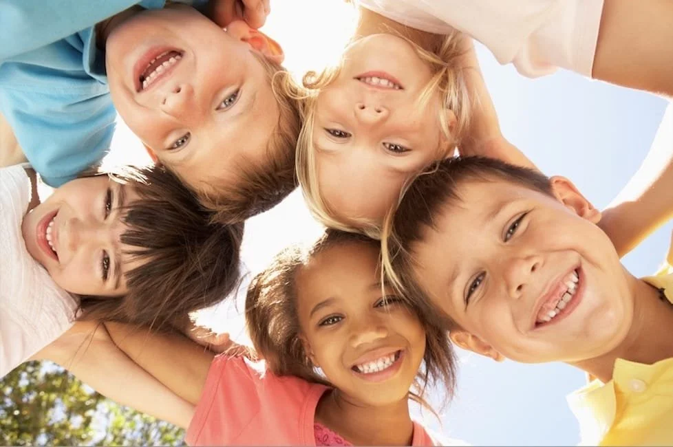 Gruppe an Kindern