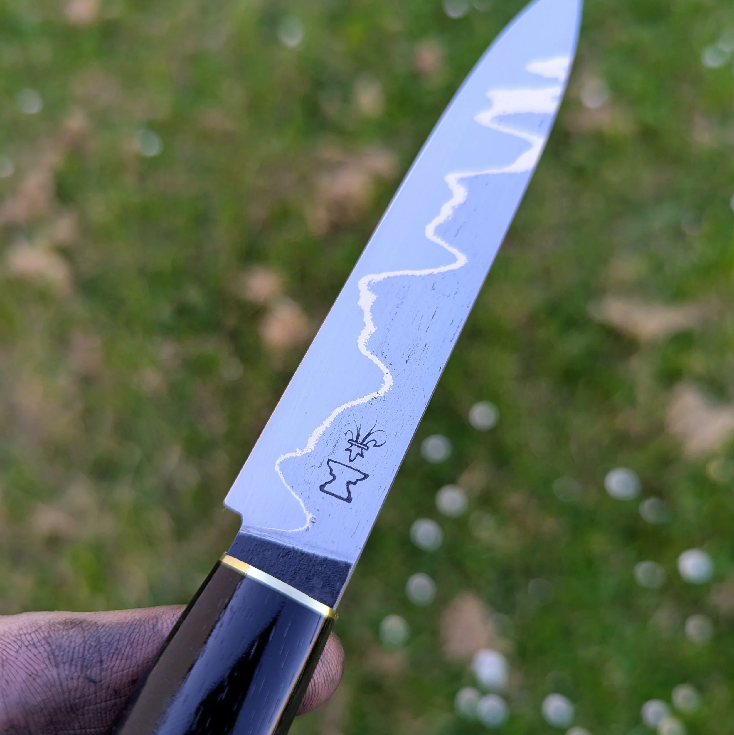 Couteau d'Office - Étoffe en Vieux Fer et Laiton