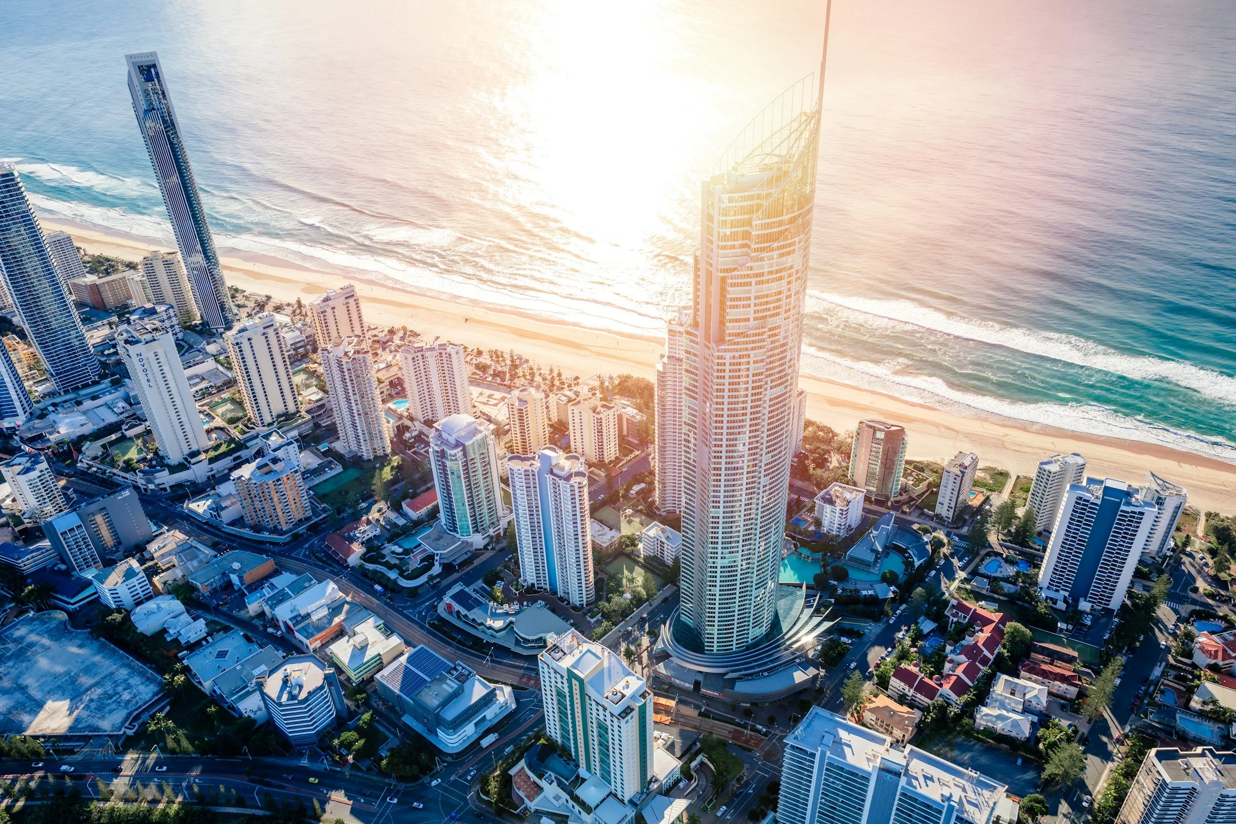 🌞 Relocating to the Gold Coast? Here’s What You Need to Know Before Renting