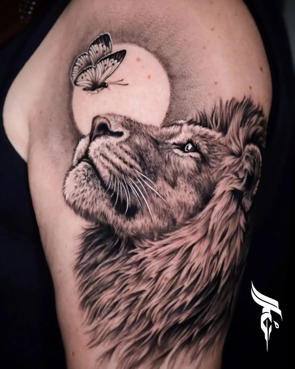 Schreib mir gerne, wenn du auch ein einzigartiges Tattoo m&ouml;chtest ✌️

#tattoo #tattoos #t&auml;towierer #tattoostudio #niedersachsen badgandersheim northeim einbeck seesen alfeldleine g&ouml;ttingen