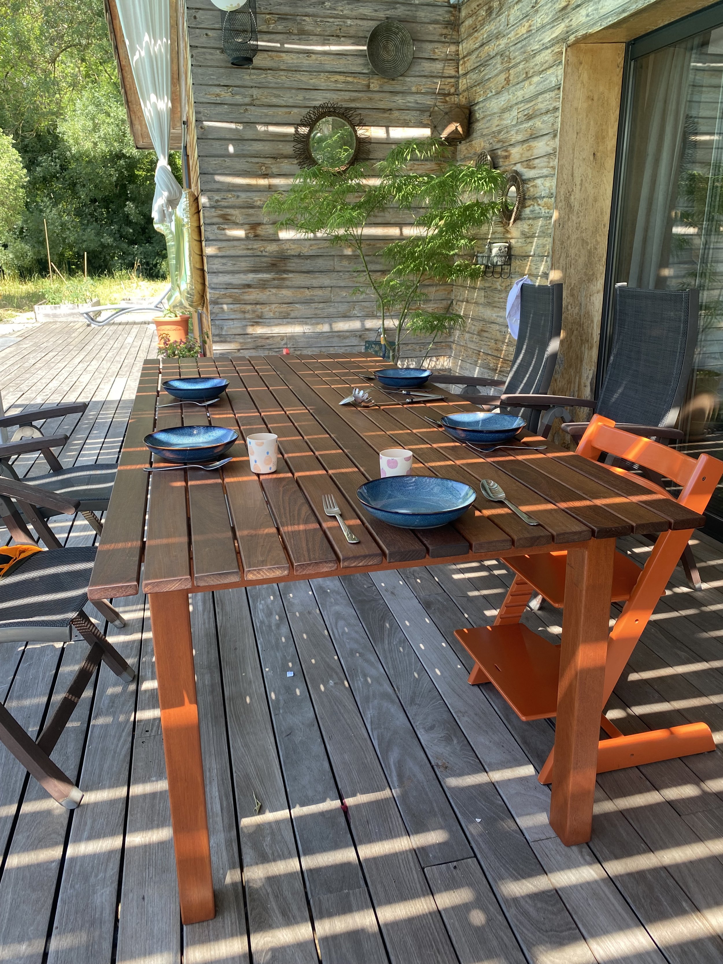 Table d'exterieur pour 8 personnes, en ipé massif.
Installé à Montpellier