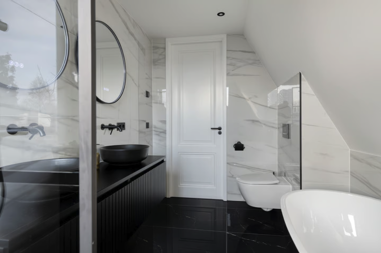 Bathroom 3 (Second Floor)