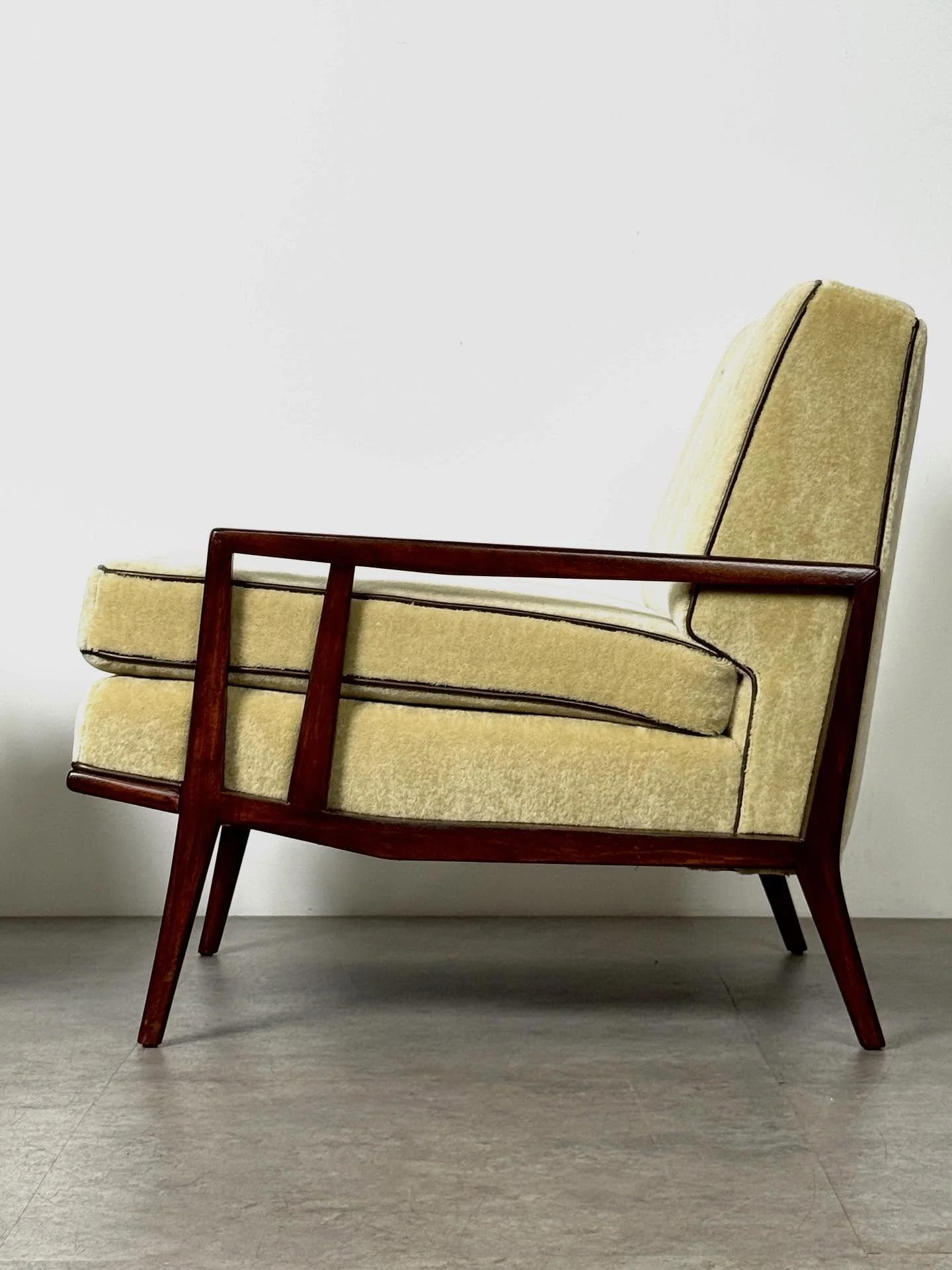 1950&rsquo;s Paul McCobb lounge chairs. Reimagined by @david101furniture #paulmccobb #customcraft #directionalfurniture #midcenturyfurniture #midcenturymodern #20thcenturydesign #midcenturydesign #vintagefurniture #mohair #upholstery #midcentury