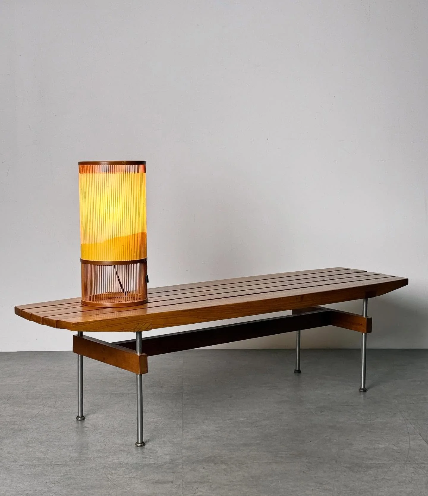 Anonymous 1950s architectural bench #moderndesign #architecturaldesign #1950s #slatbench #americandesign #modernism #vintage #20thcenturydesign #americancraft #studiocraft #midcenturymodern #interiordesign #interiordecor #modern