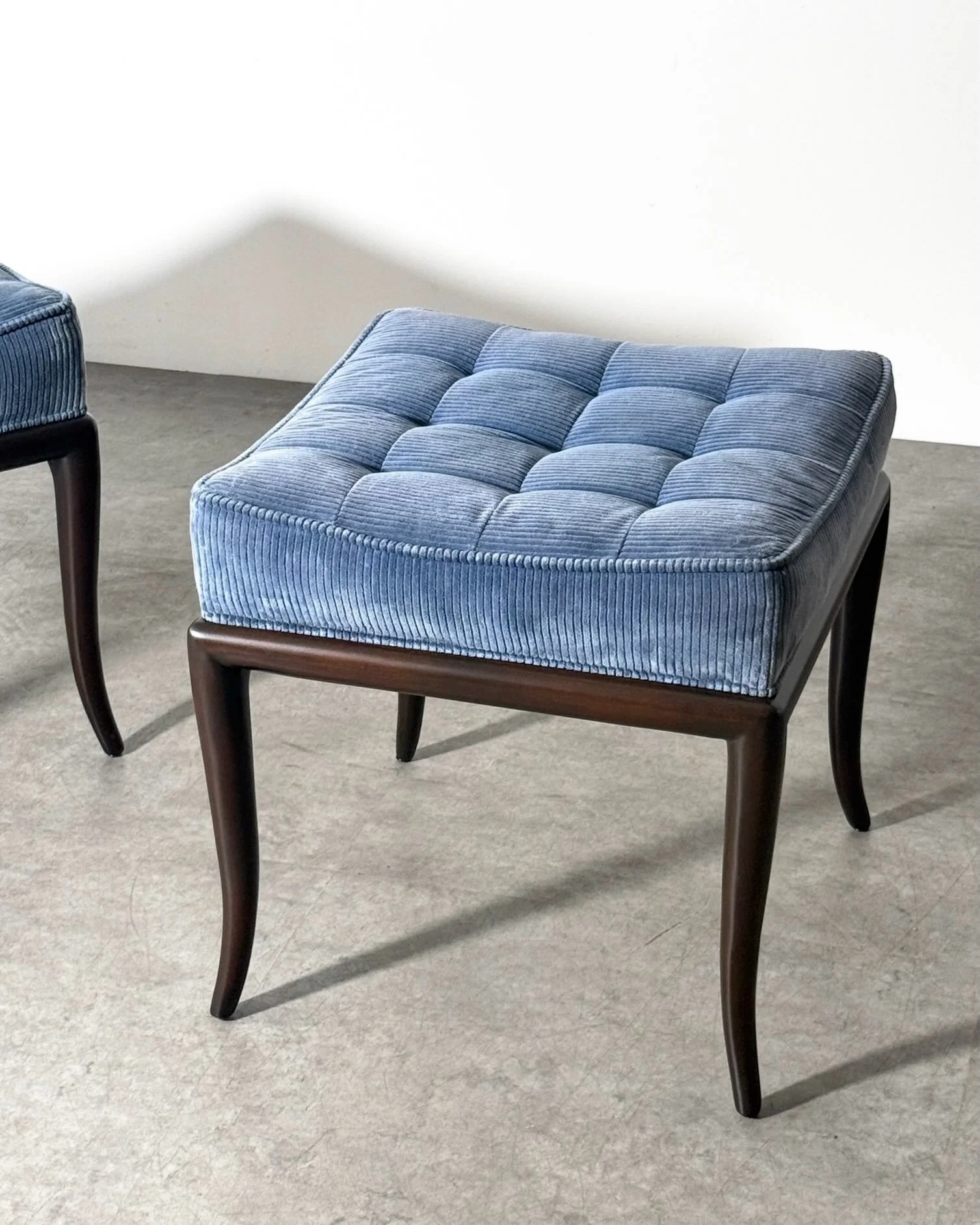 Love a saber leg situation  #throbsjohngibbings #20thcenturydesign #moderndesign #midcenturymodern #interiordesign