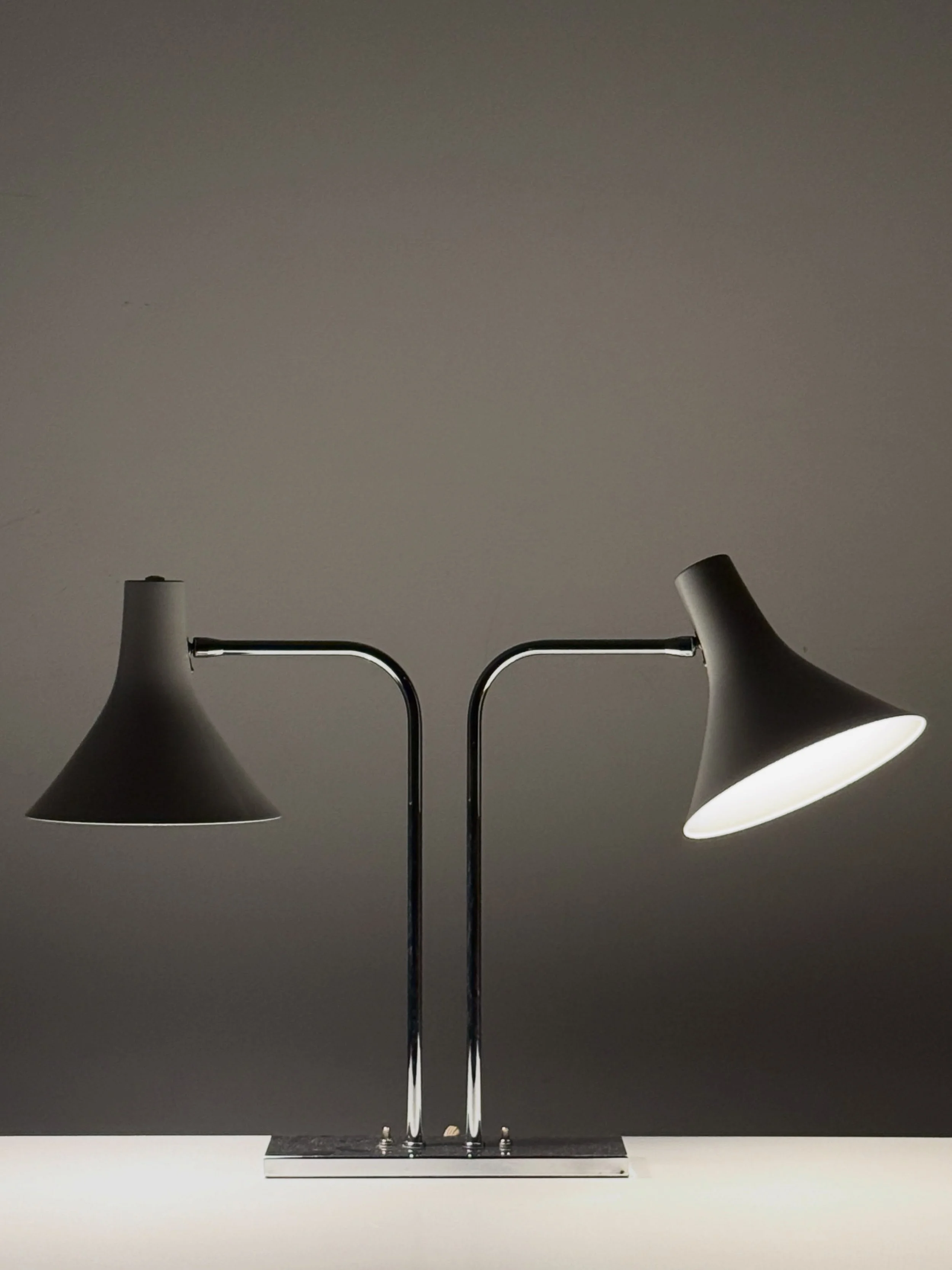 Articulated dual shade desk lamp by #gretavonnessen #midcenturymodern #vintagelighting #moderndesign #interiordesign