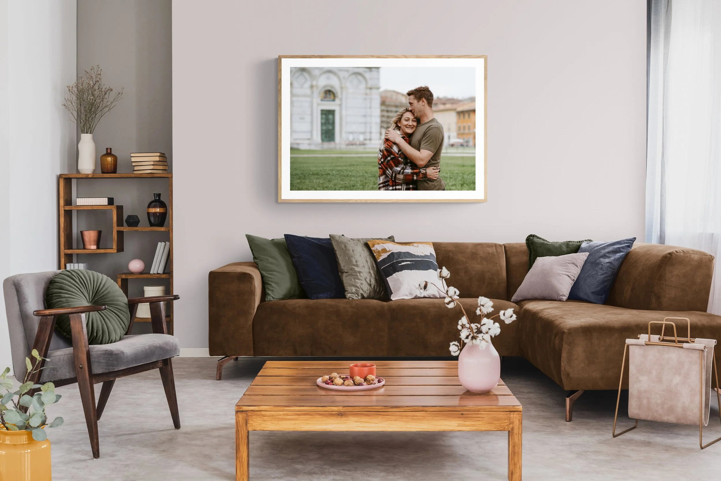 A young couple cuddle during their relaxed photoshoot in Pisa with Classico Portraits