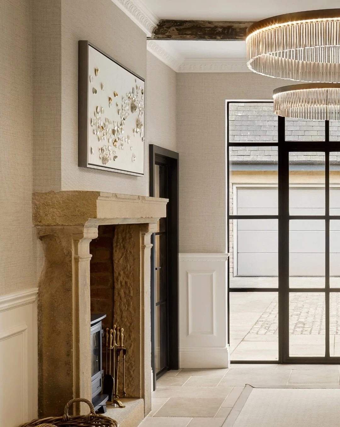 Swipe for a full reveal of our Manor House Entrance✨
