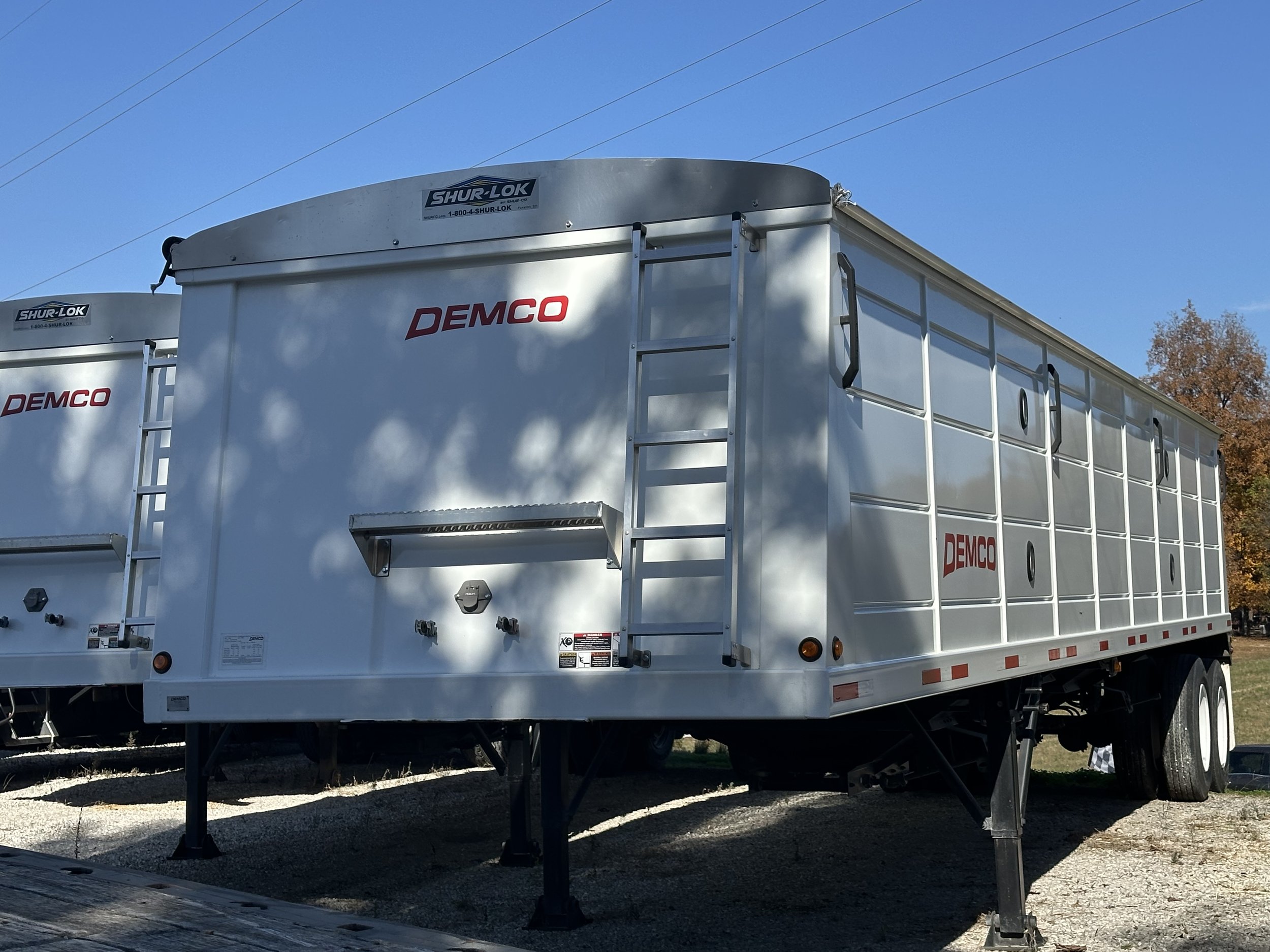Demco 2024 Hopper Trailer near Waterloo IL