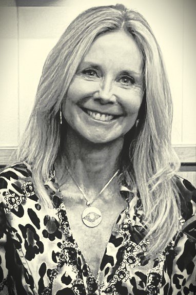 Melissa Neiderman │ Louie Comella REEL HUMANS Interview with Melissa Neiderman in Palm Springs California ● www.reelhumans.com ● www-IVOXplus-com ●