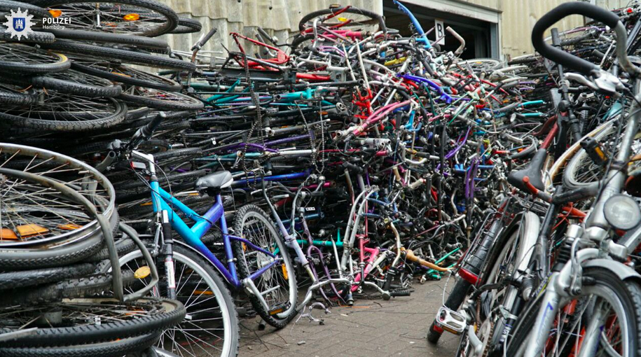 Quelle: https://www.ride-mtb.com/de/news/razzia-hamburger-polizei-deckt-riesigen-velodiebstahl-auf